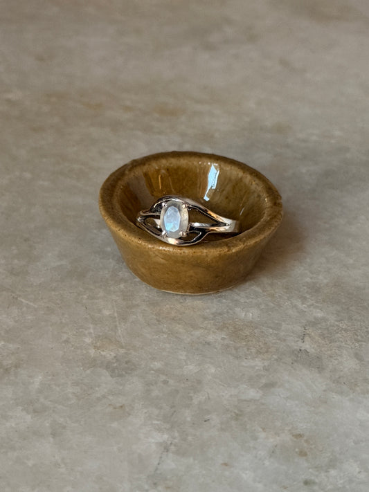 Handmade 925 sterling silver moonstone oval solitaire ring