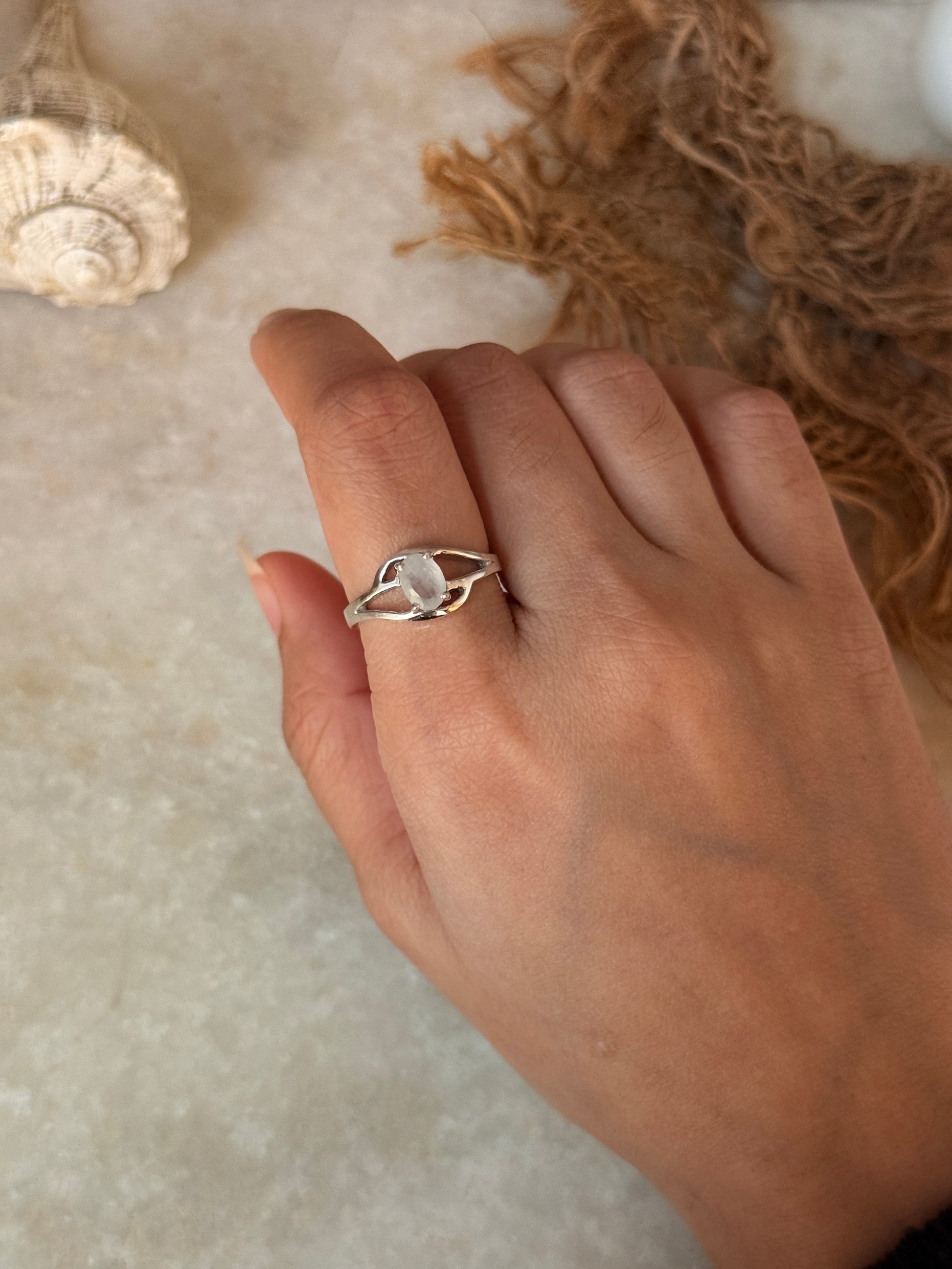 Vintage style 925 sterling silver moonstone oval solitaire ring 