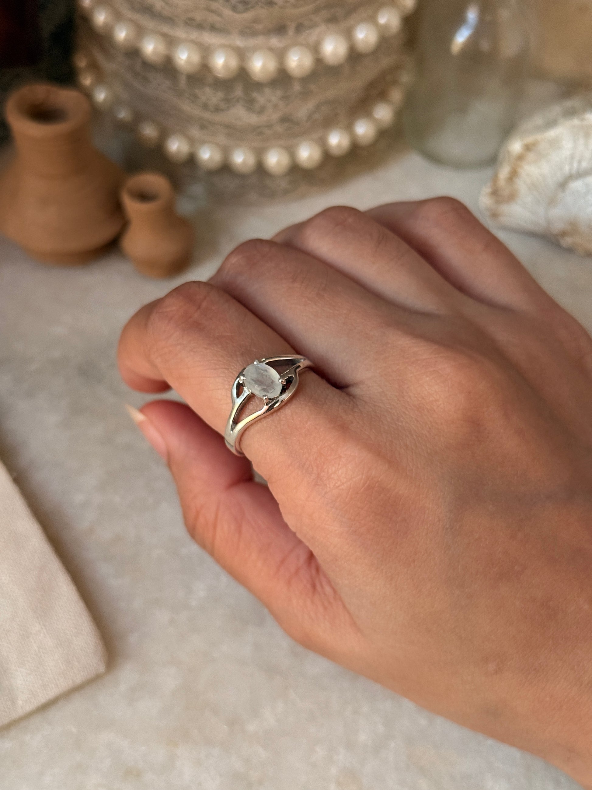 Classic 925 sterling silver moonstone oval solitaire ring
