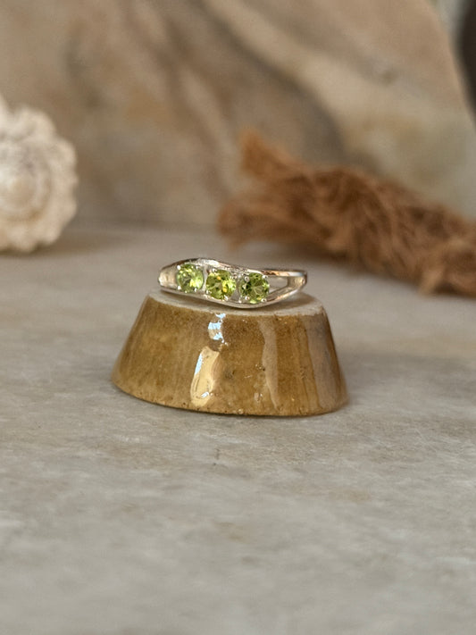 925 sterling silver peridot 3 square vintage filigree ring  