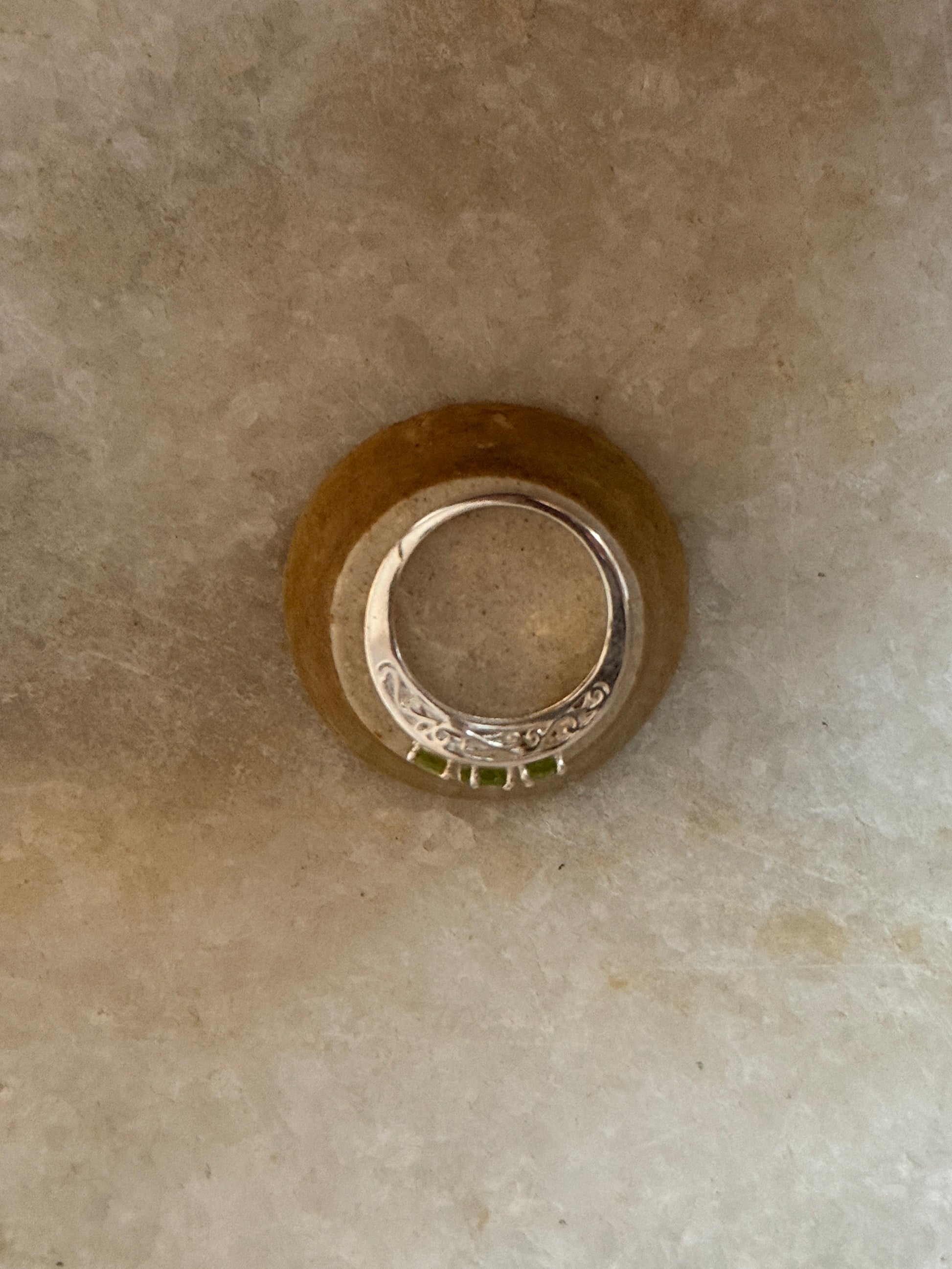 Antique look 925 sterling silver peridot vintage filigree ring  
