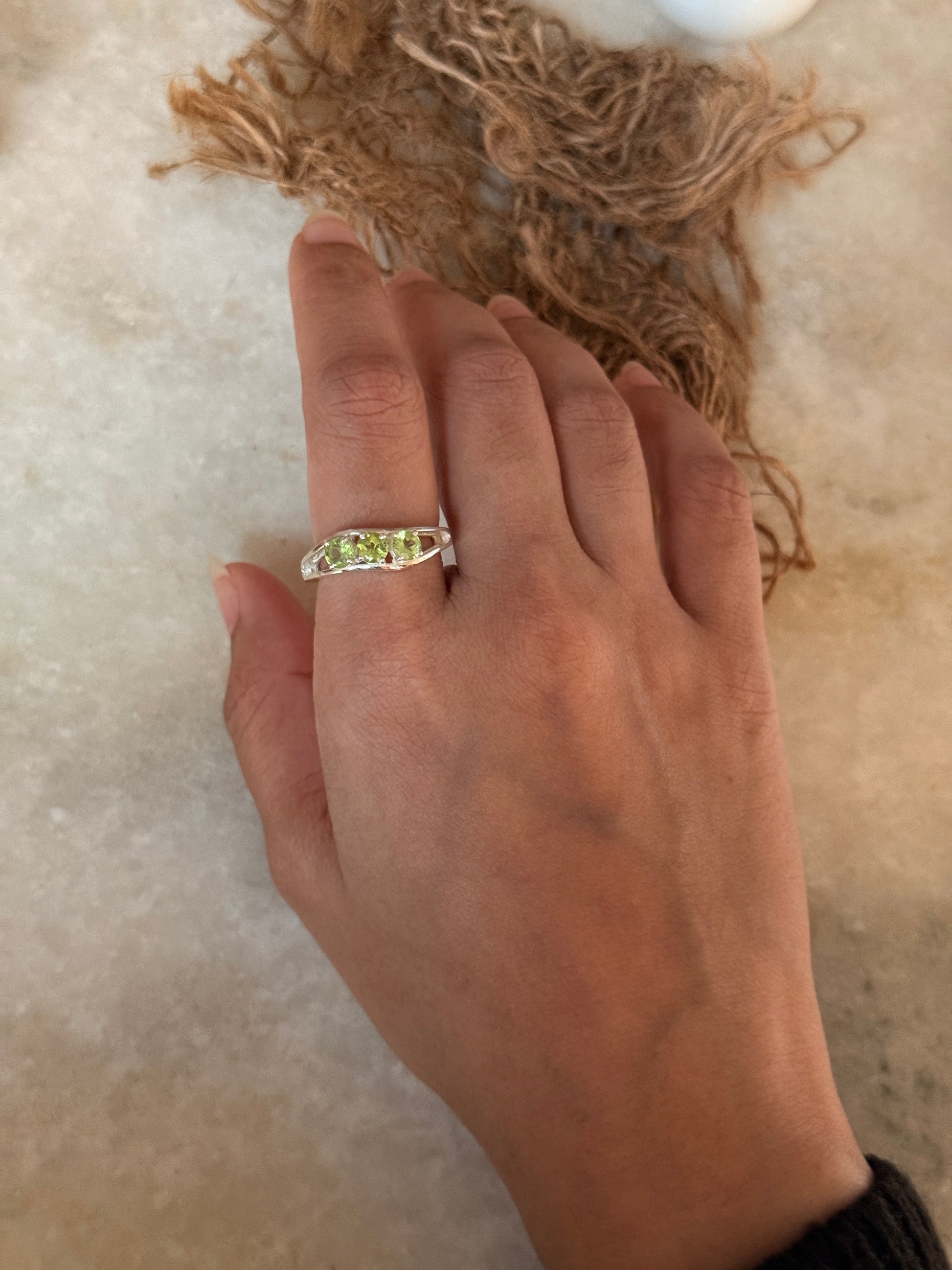 Classic 925 sterling silver peridot three square ring