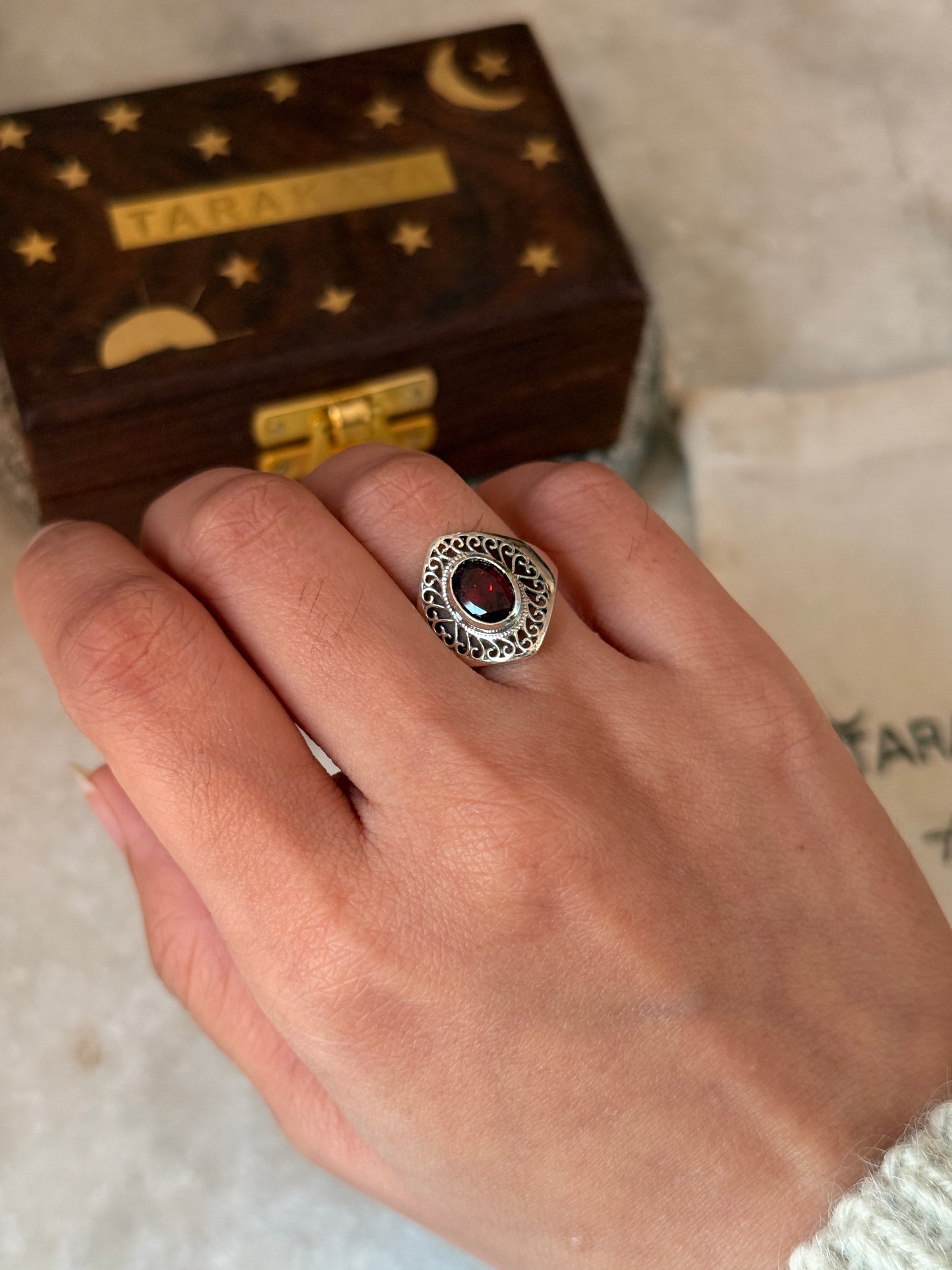 handcrafted 925 sterling silver garnet oval gemstone ring