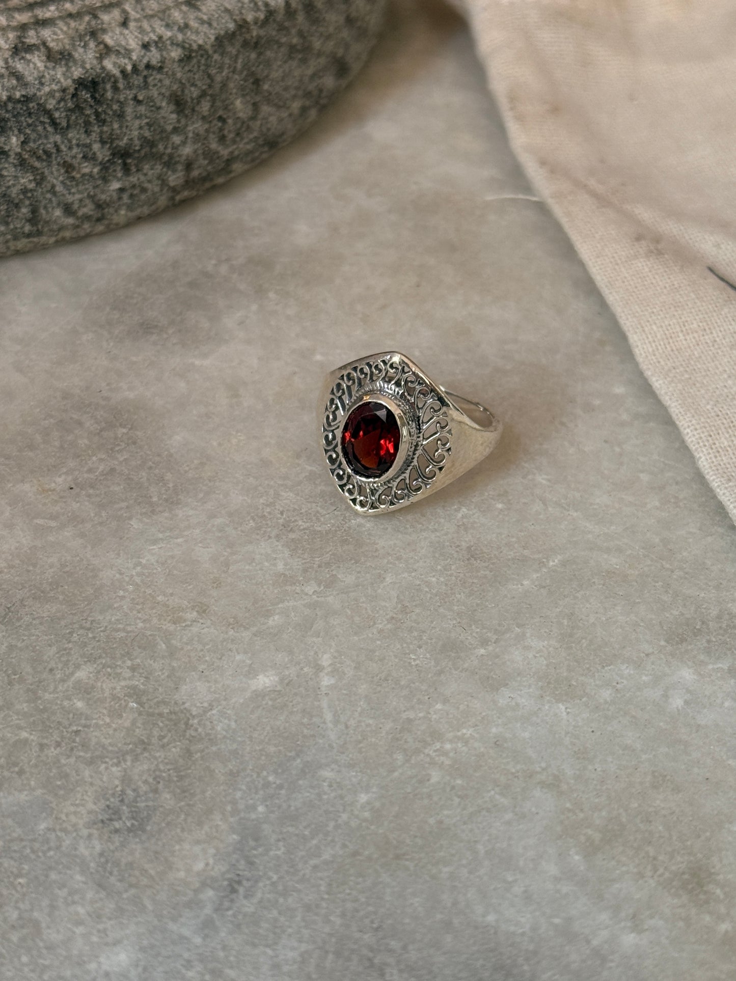 925 sterling silver garnet oval boho vintage ring  