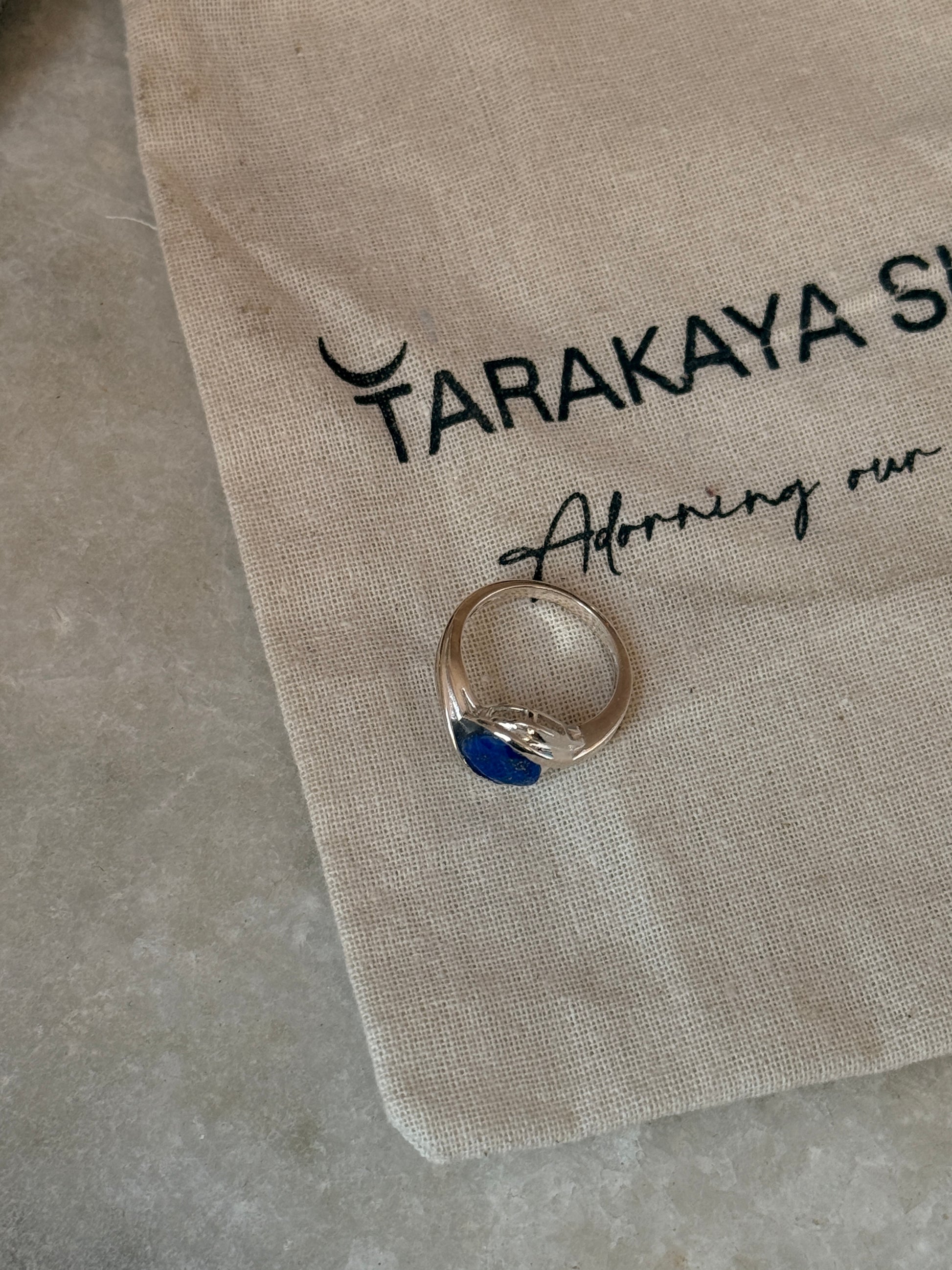 Vintage style 925 sterling silver lapis lazuli round wrap ring  