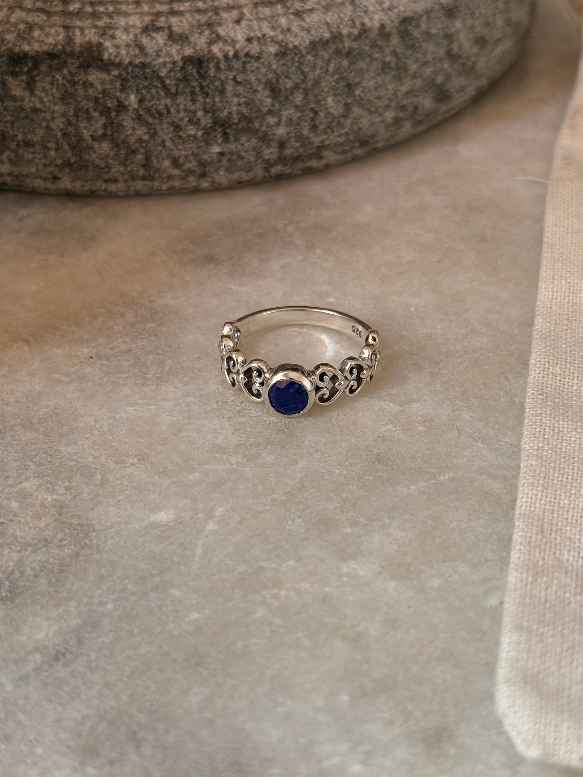 Statement 925 sterling silver lapis lazuli princess band ring