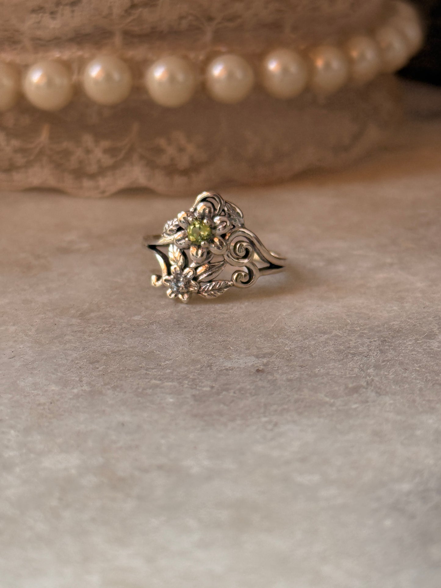 925 sterling silver peridot leaf forest ring  