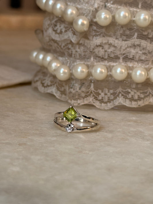 925 sterling silver peridot and white topaz ring  