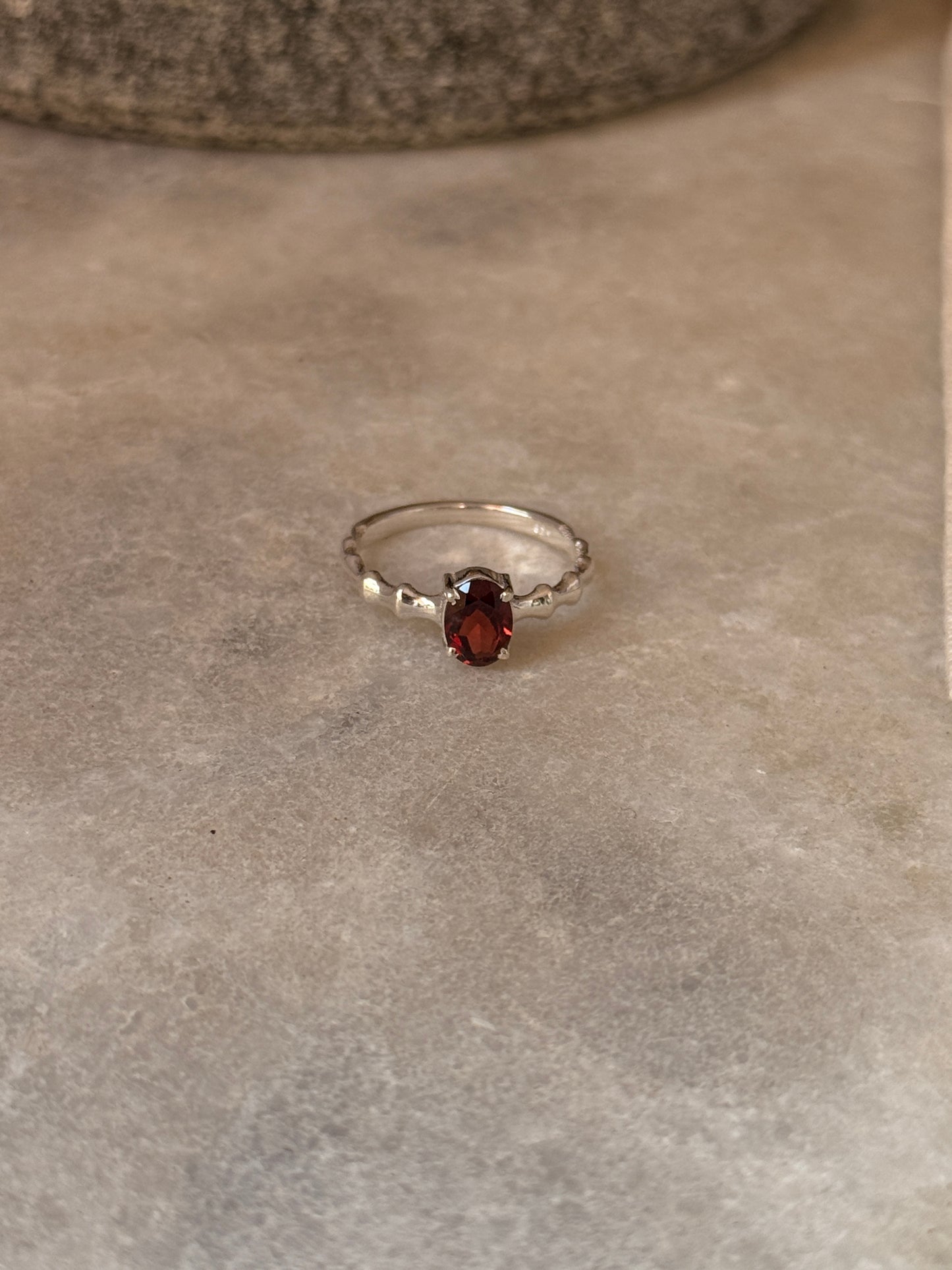 925 sterling silver garnet oval vintage ring  