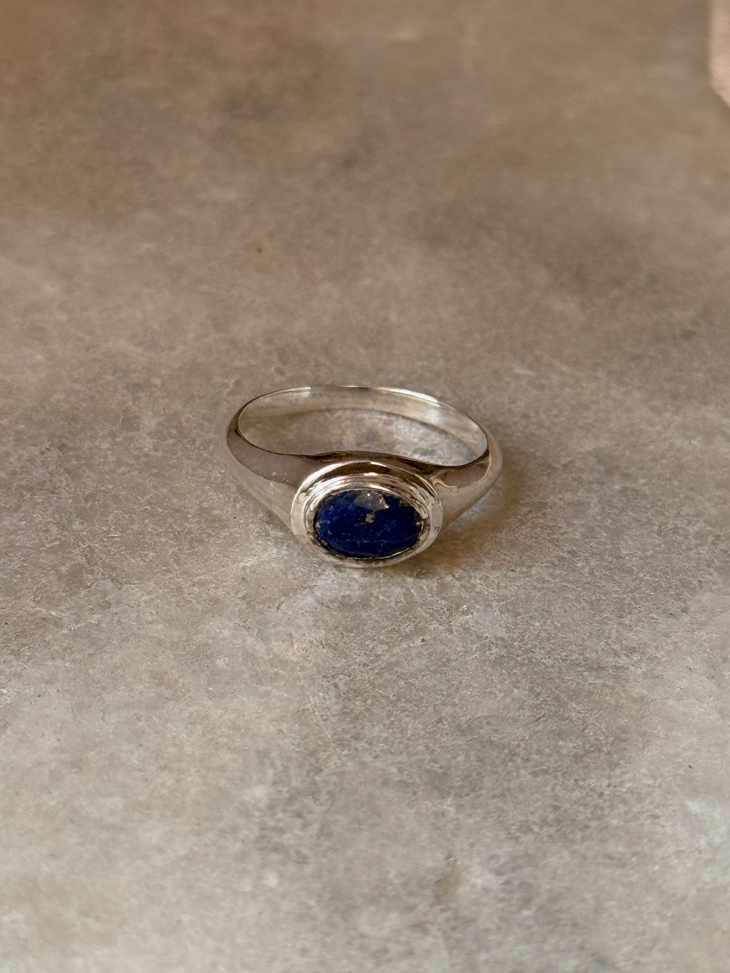 Vintage style lapis lazuli oval 925 sterling silver ring