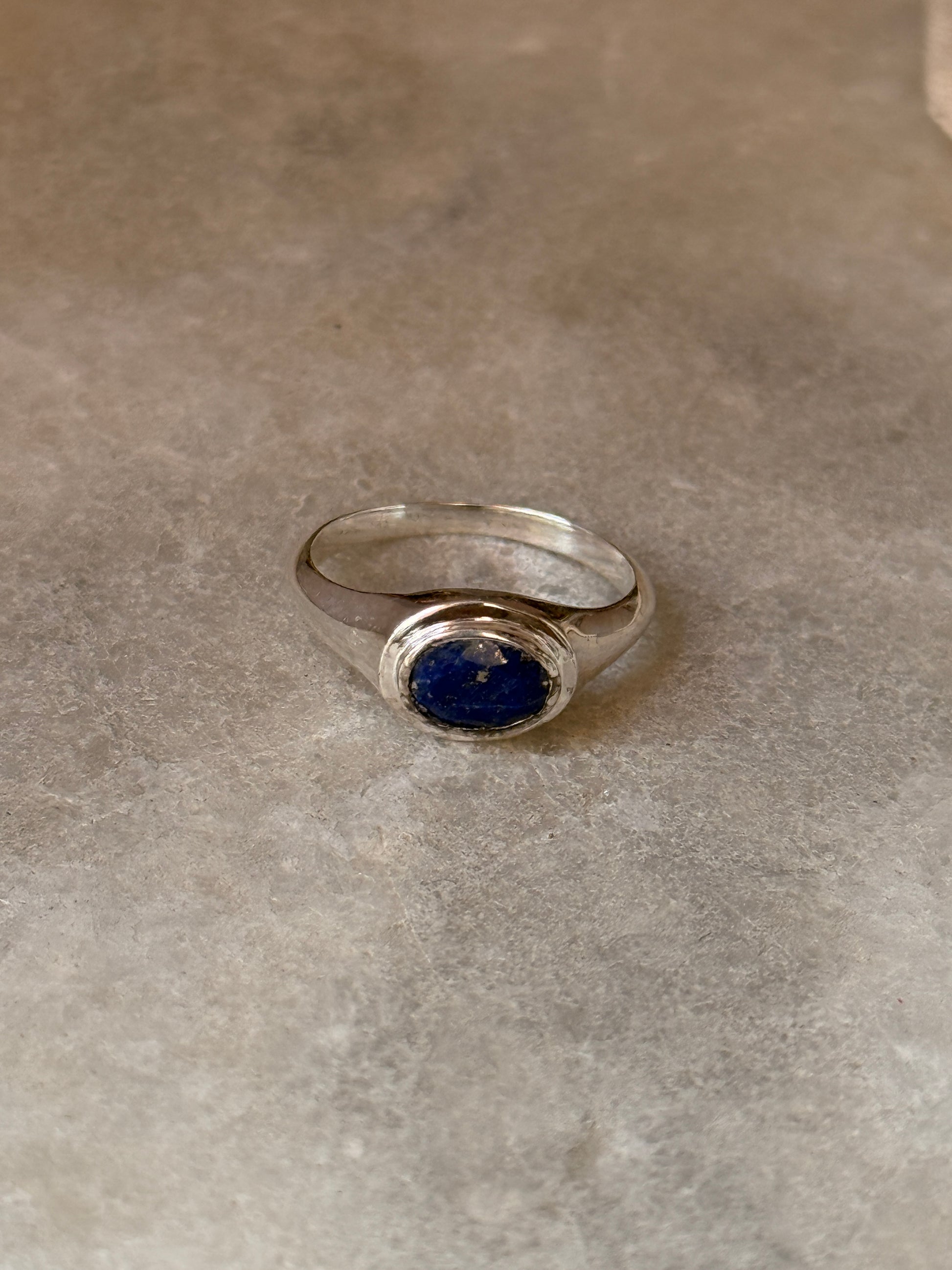 Vintage style lapis lazuli oval 925 sterling silver ring