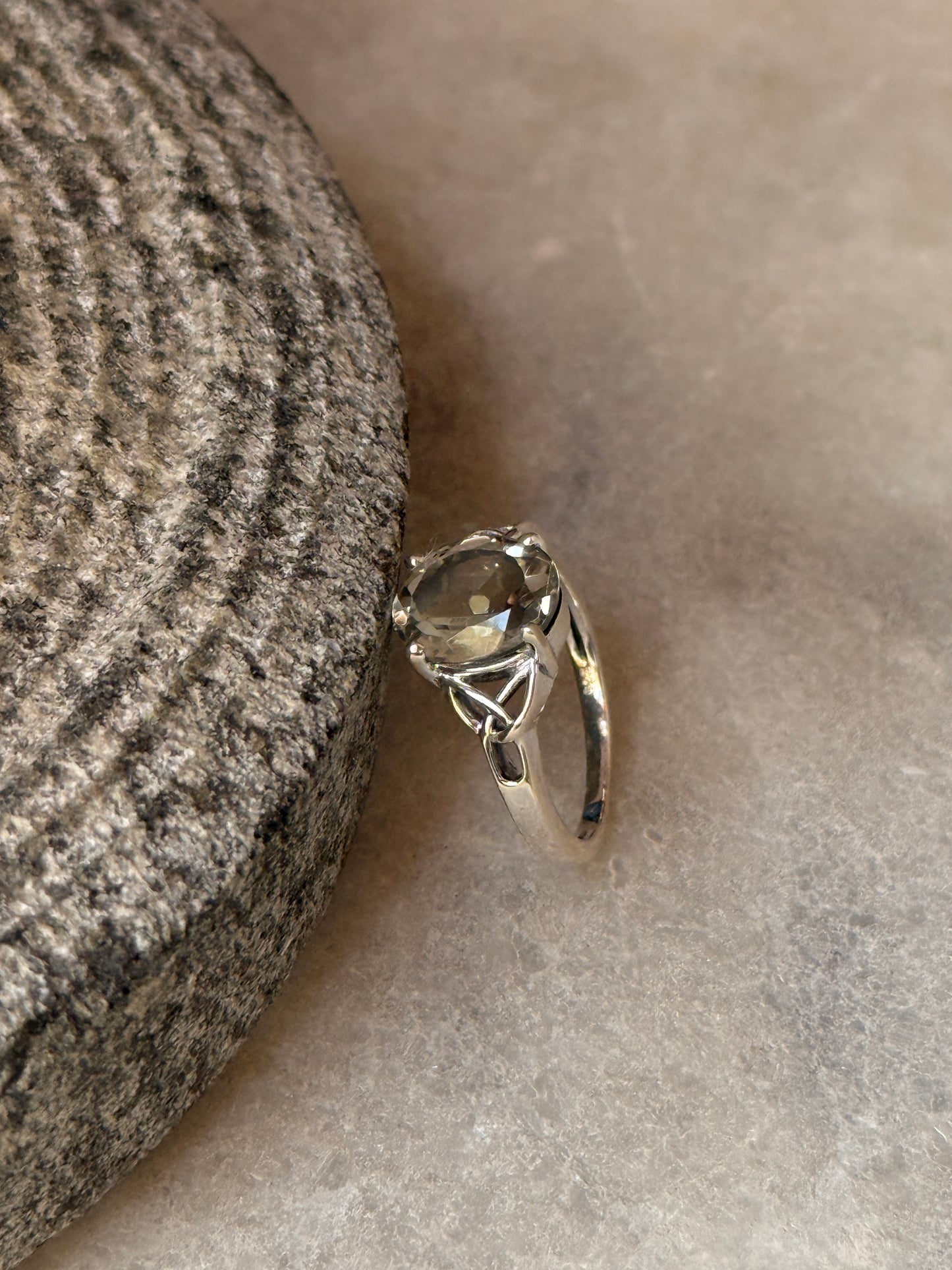  Classic 925 sterling silver green amethyst oval celtic knot ring