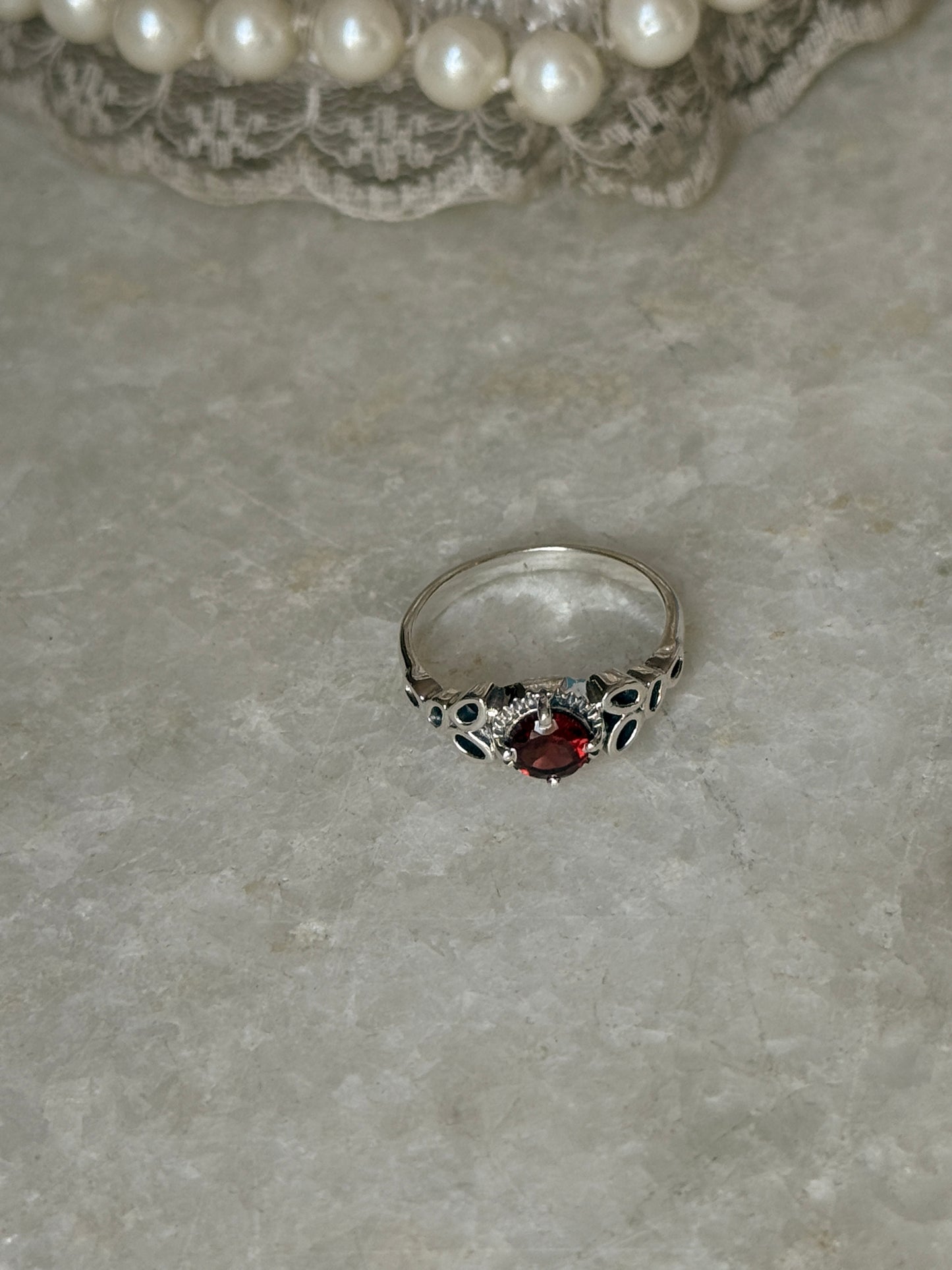 handcrafted 925 sterling silver garnet round engraved band ring