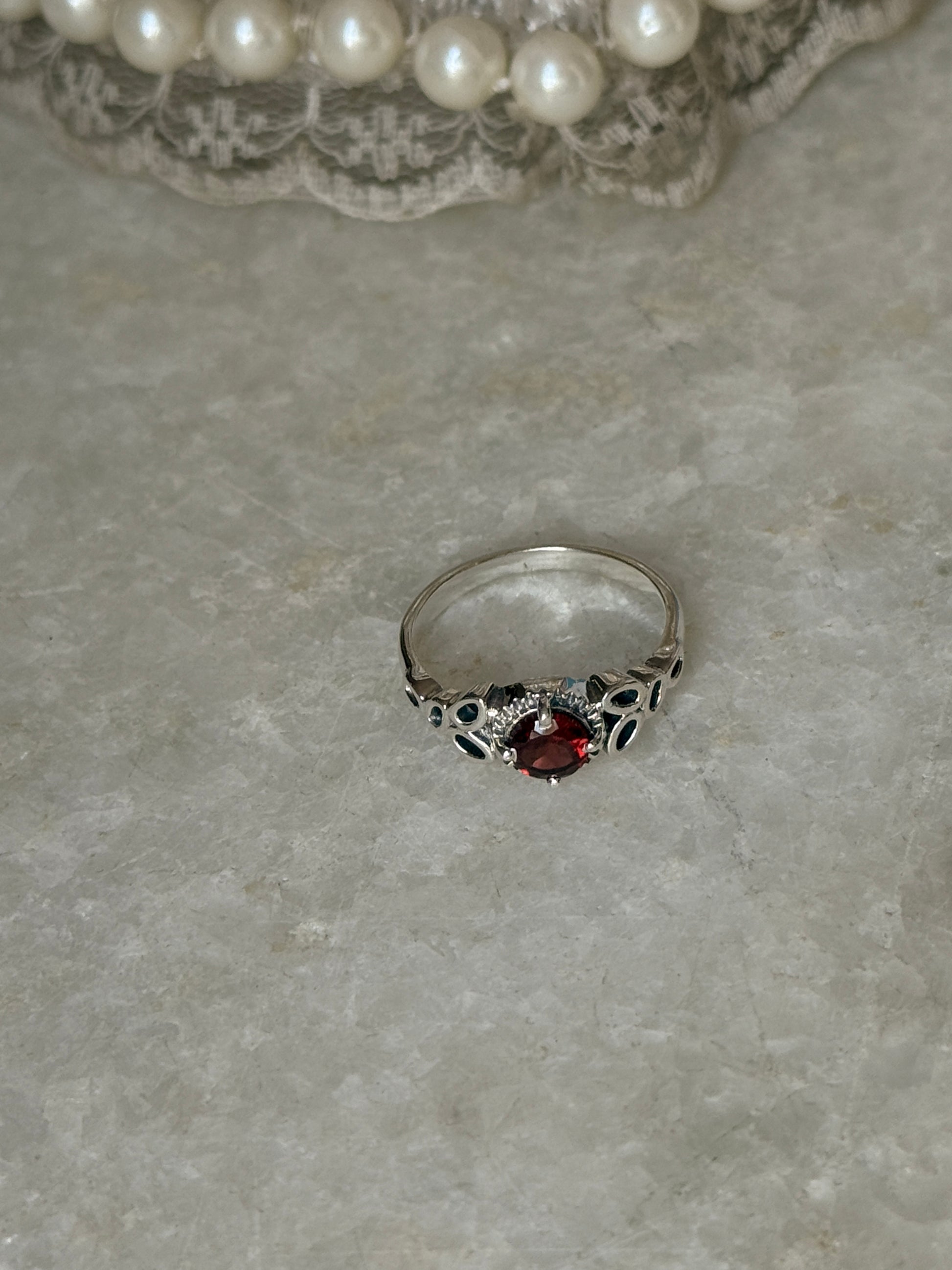 handcrafted 925 sterling silver garnet round engraved band ring