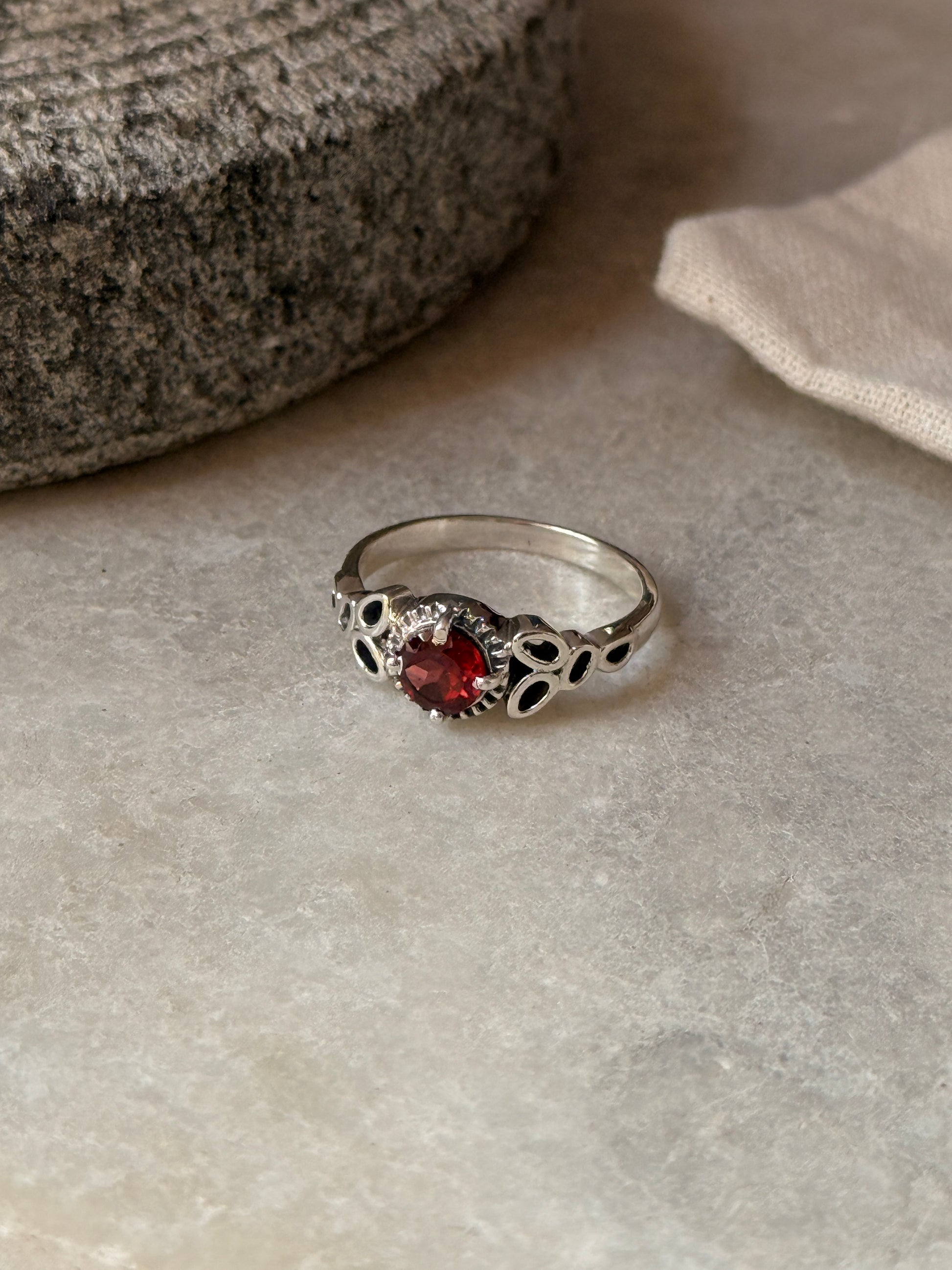 elegant garnet round vine engraved 925 sterling silver ring  