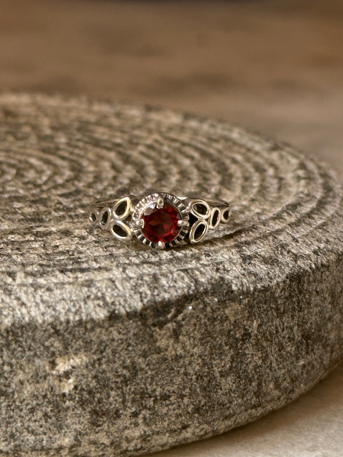 classic 925 sterling silver garnet engraved band ring