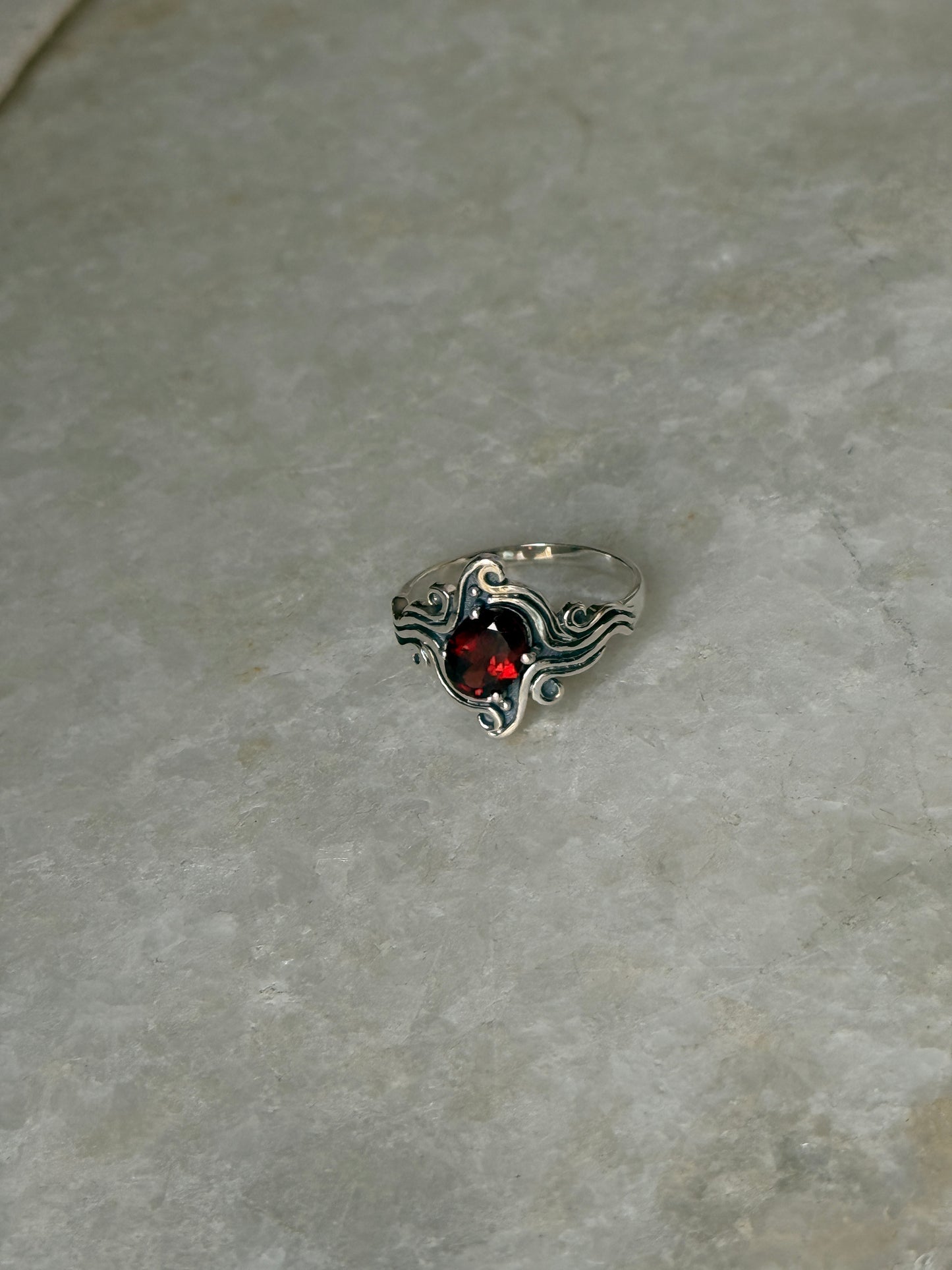unique 925 sterling silver garnet wavy ring