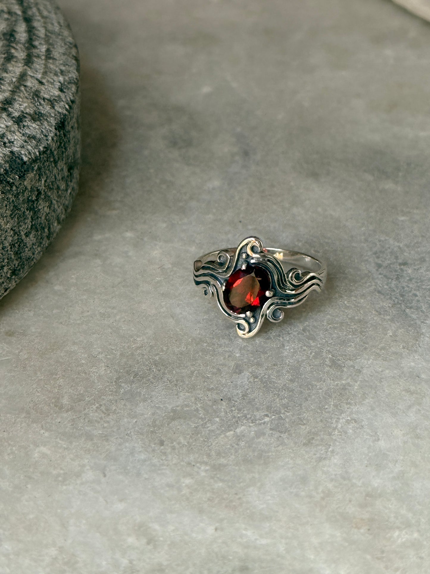   handcrafted 925 sterling silver garnet wavy band ring