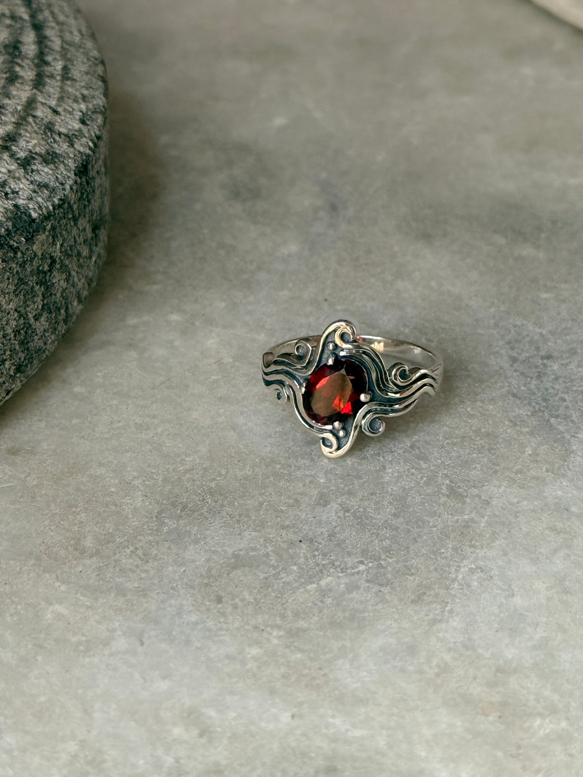   handcrafted 925 sterling silver garnet wavy band ring