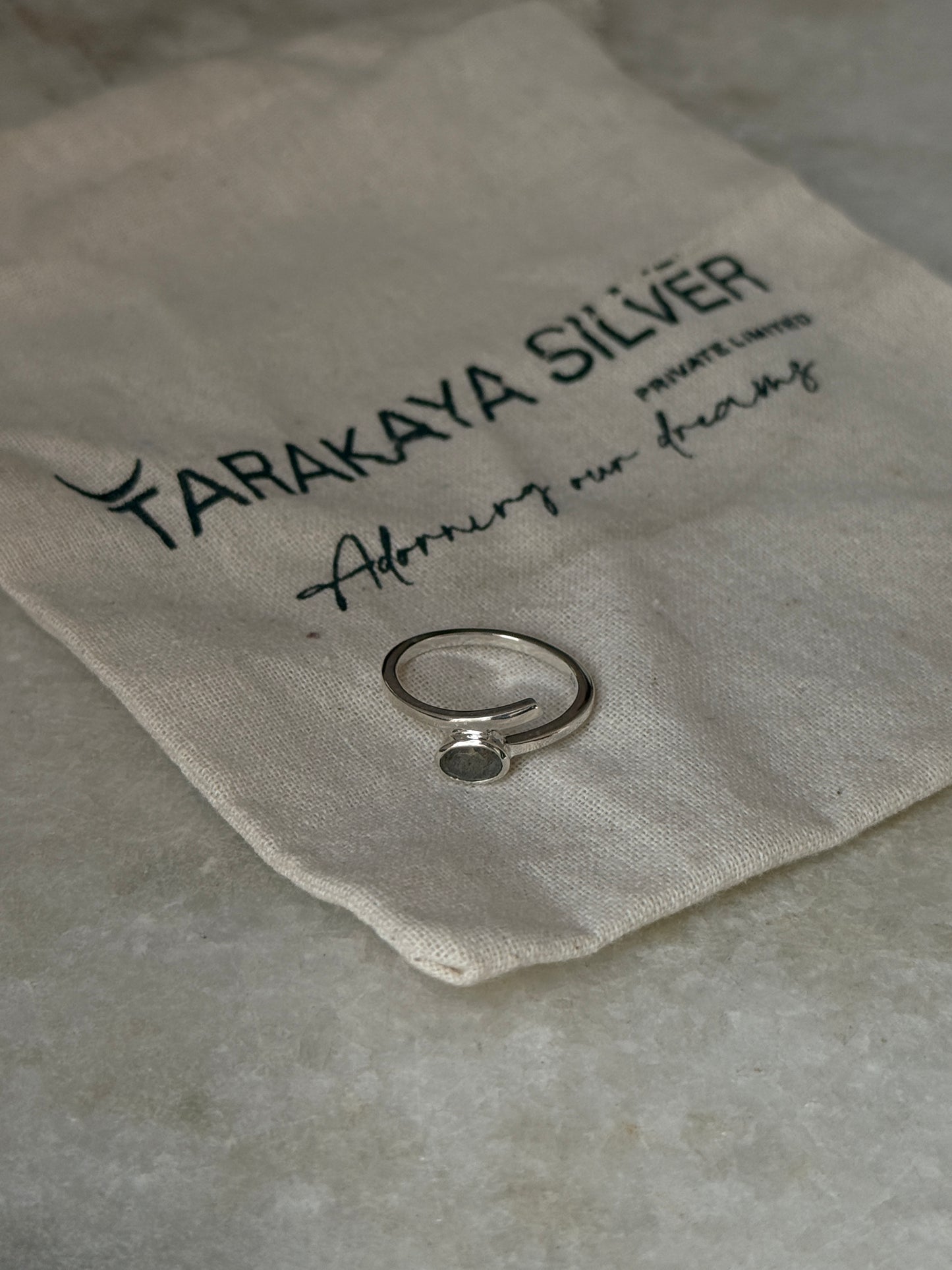 minimalist 925 sterling silver labradorite oval band ring 