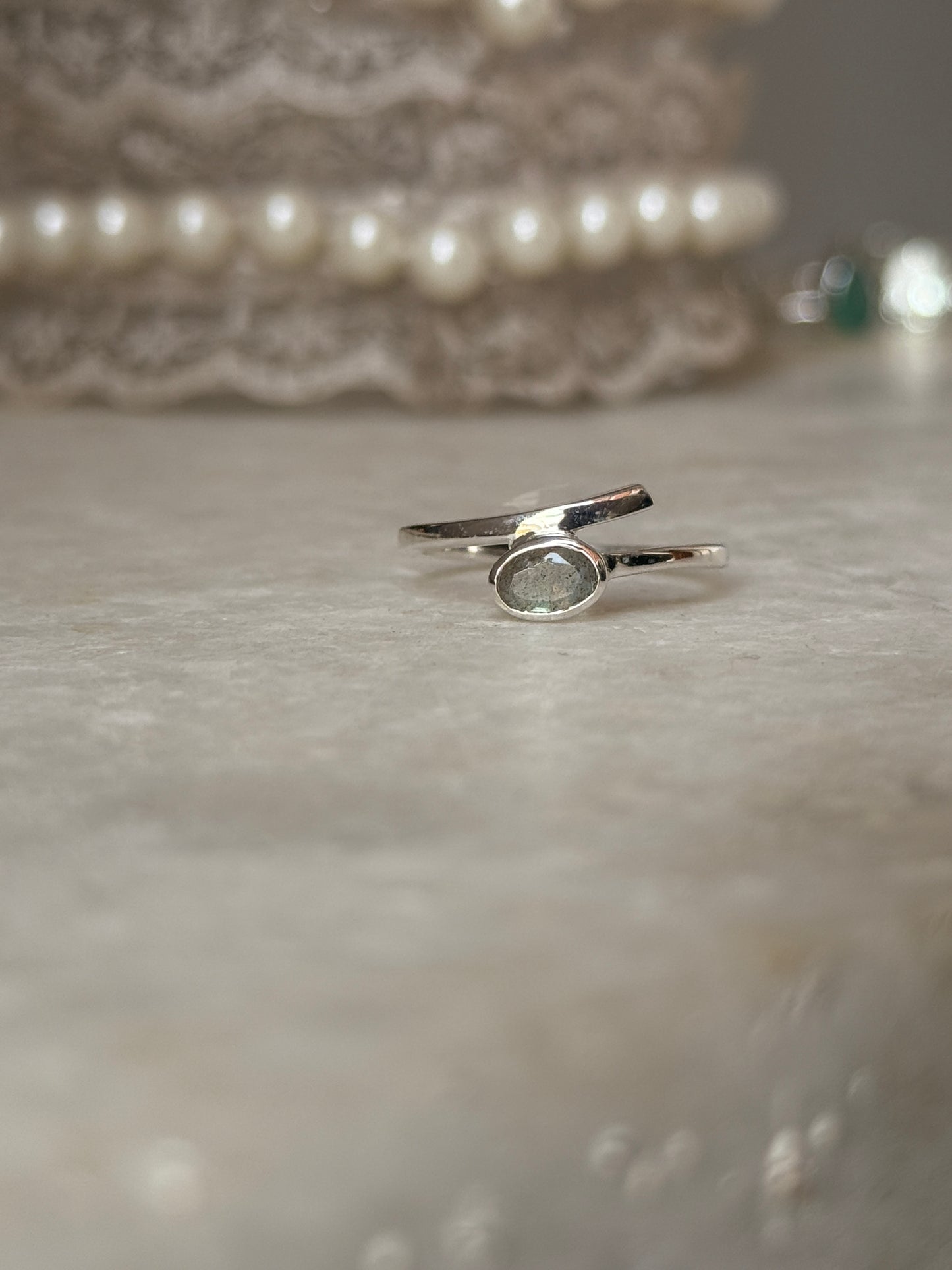 classic 925 sterling silver labradorite oval ring