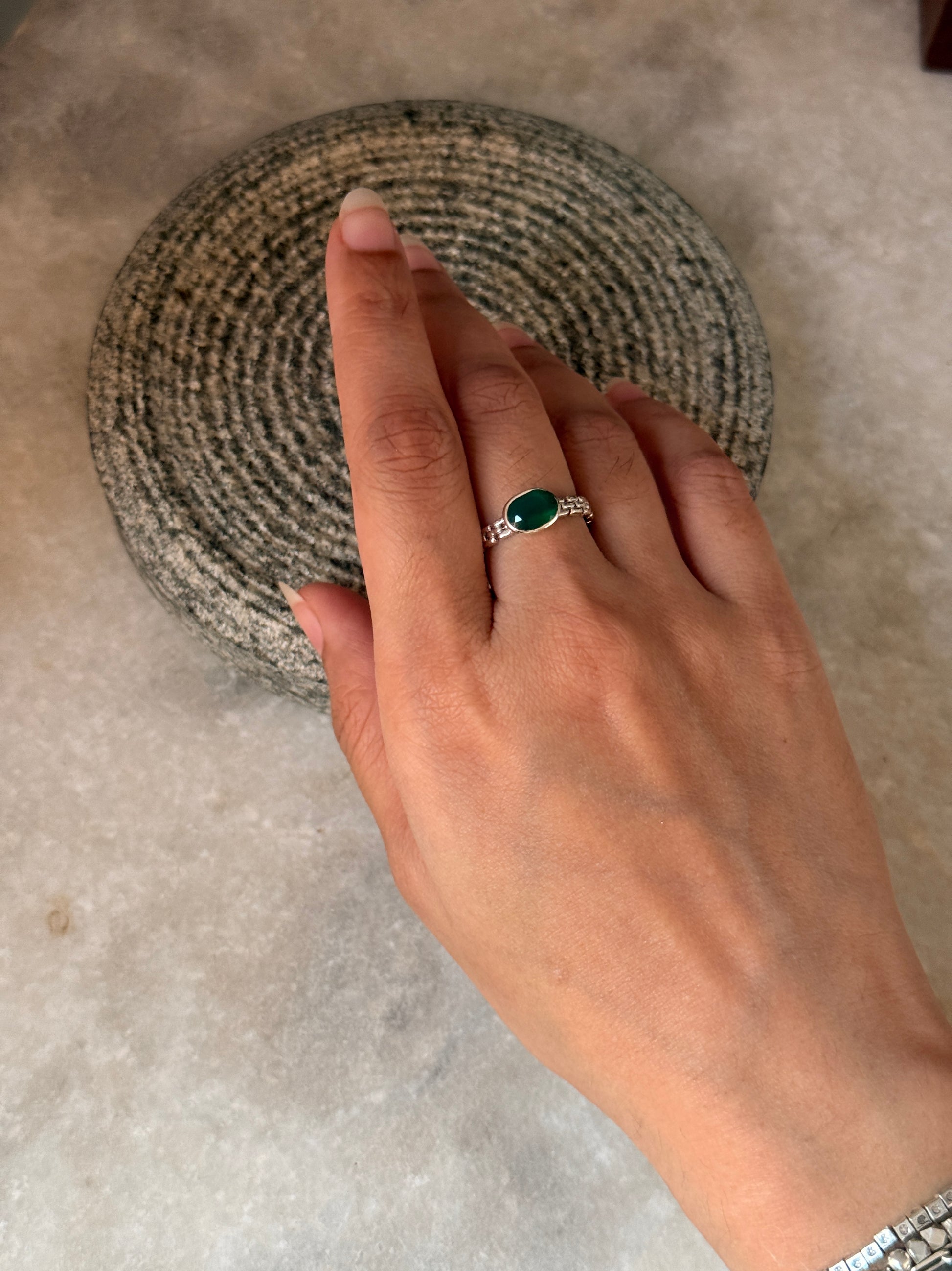 Green onyx oval brick band ring in 925 sterling silver