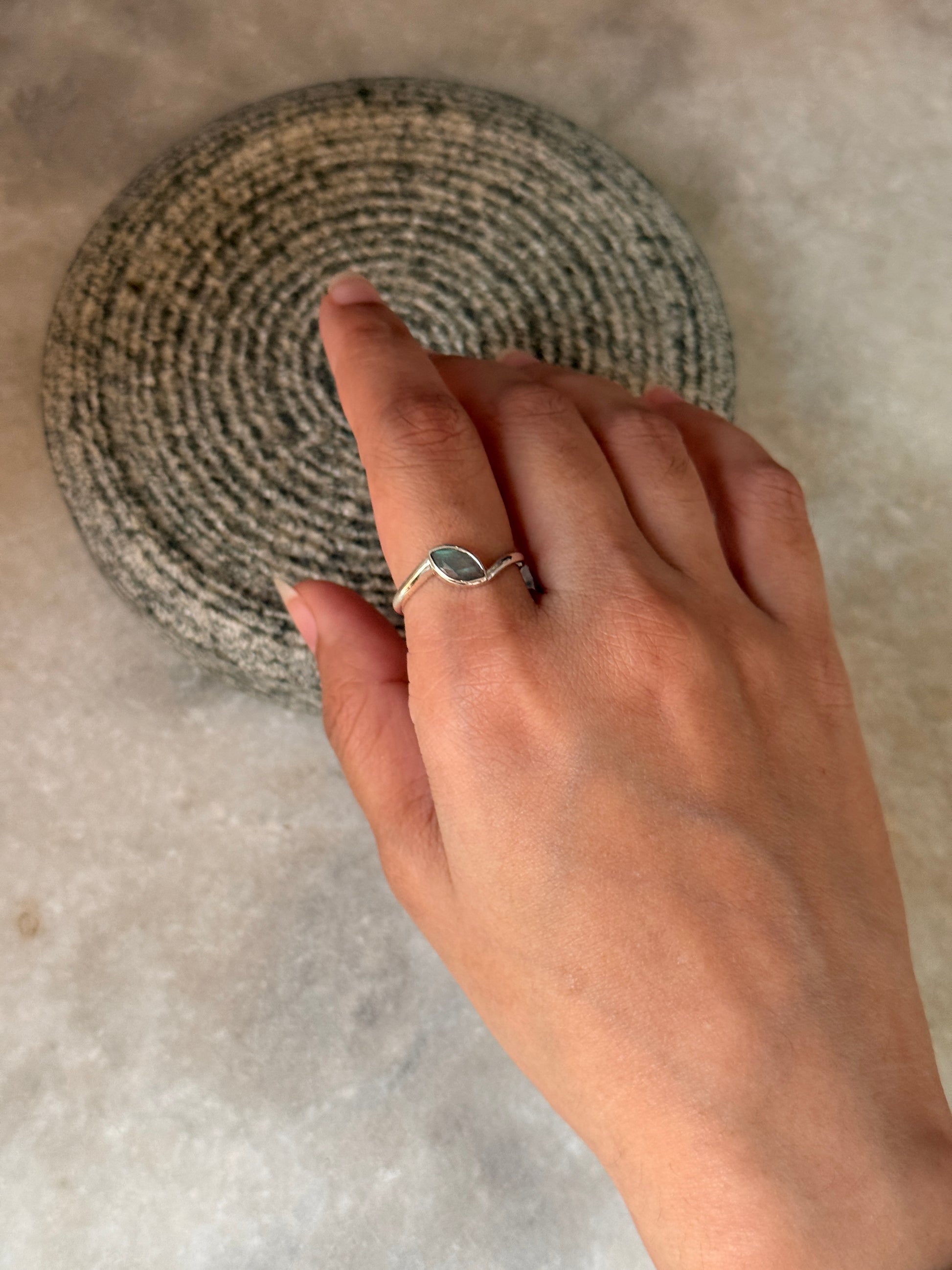 Elegant marquise labradorite 925 sterling silver ring