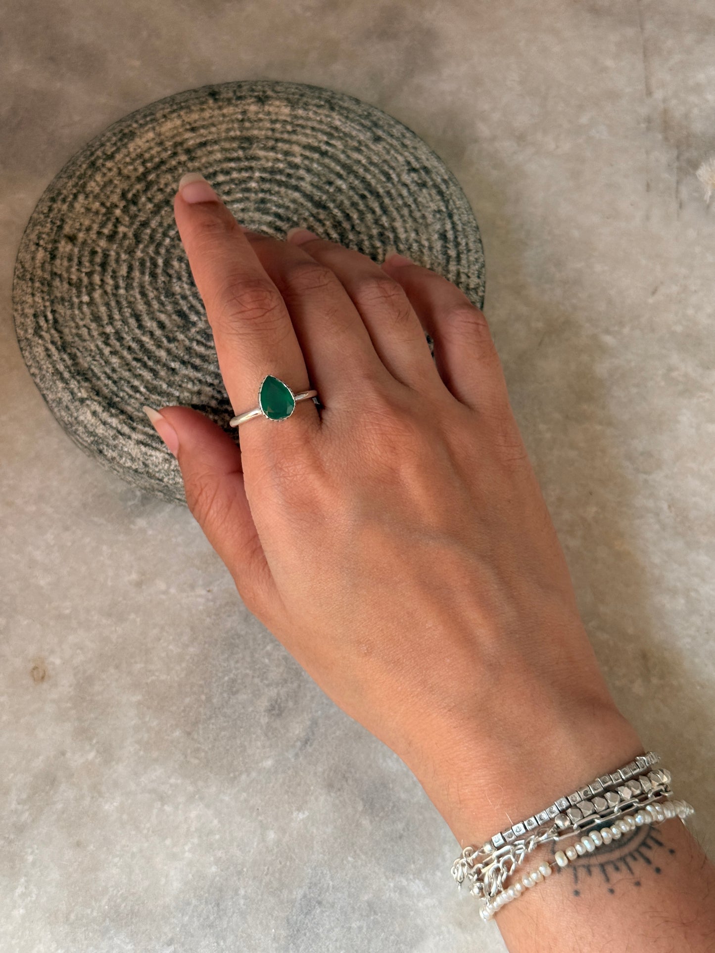 Elegant pear green onyx 925 sterling silver ring  