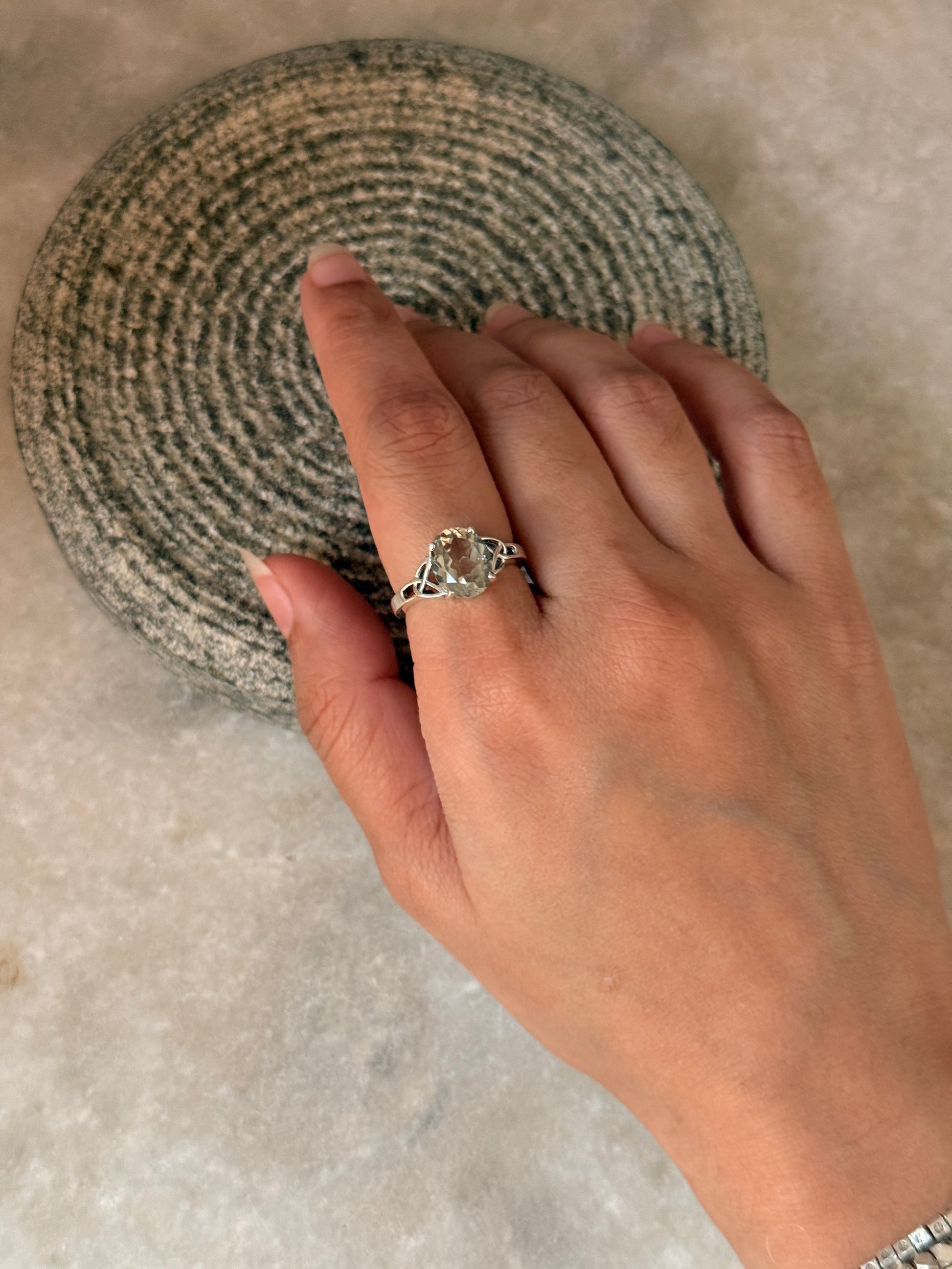 Elegant green amethyst oval celtic knot 925 sterling silver ring  