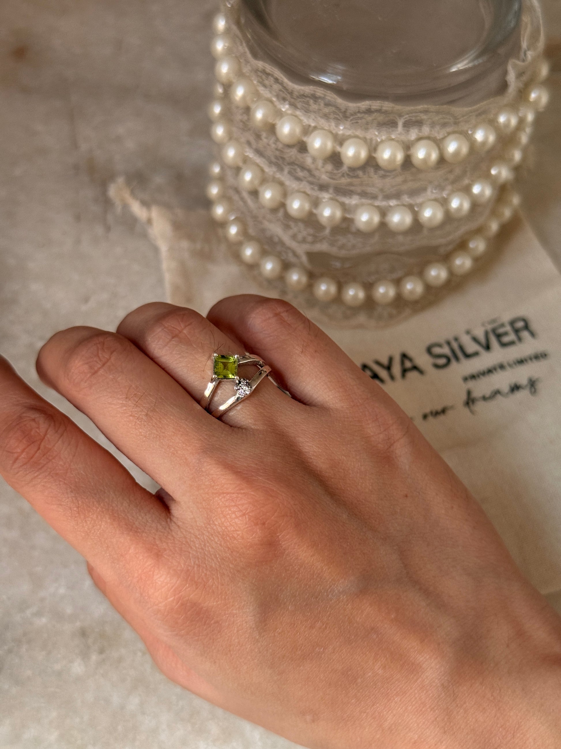 Handmade 925 sterling silver peridot and white topaz ring