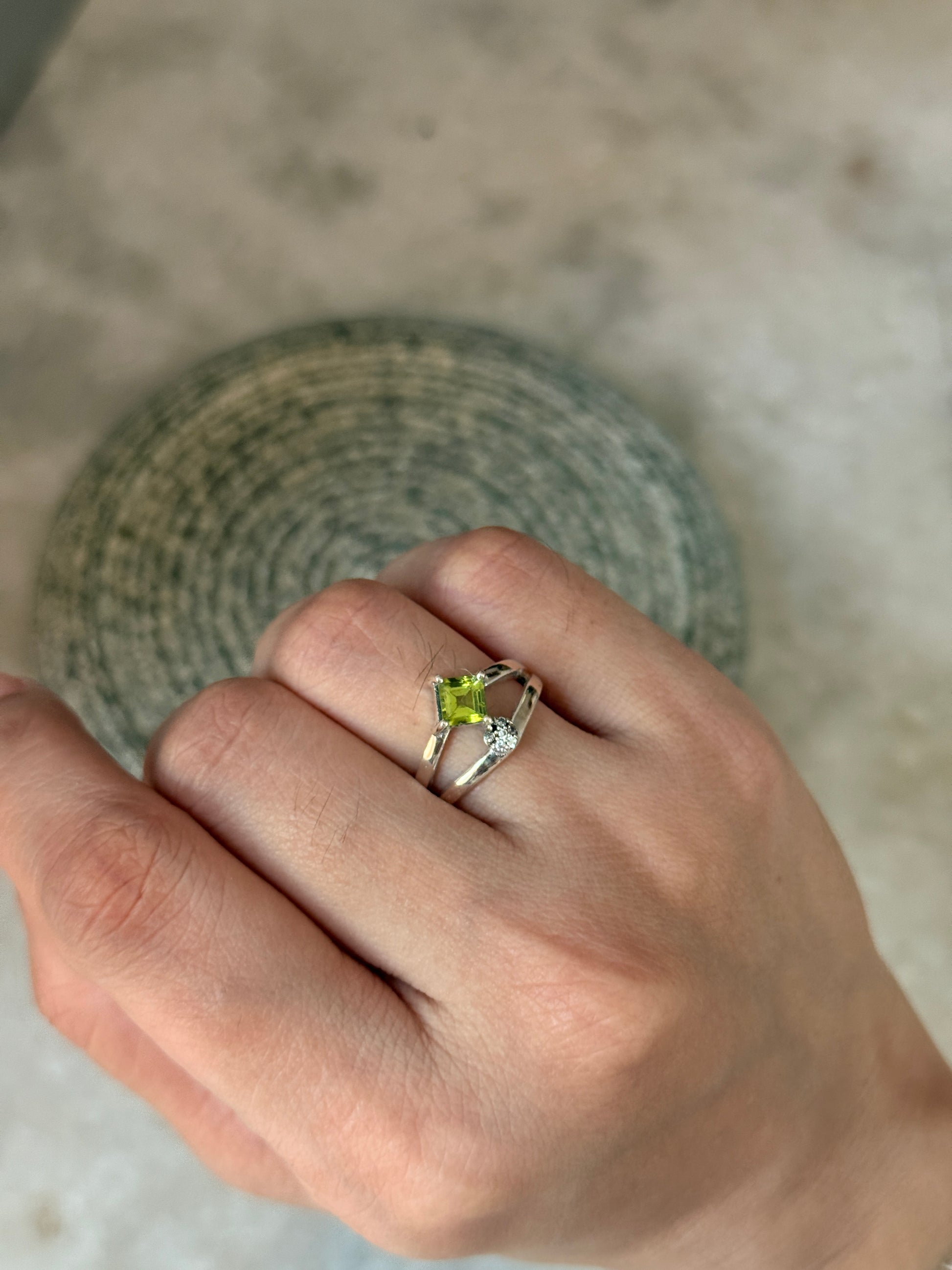 Peridot with white topaz 925 sterling silver ring