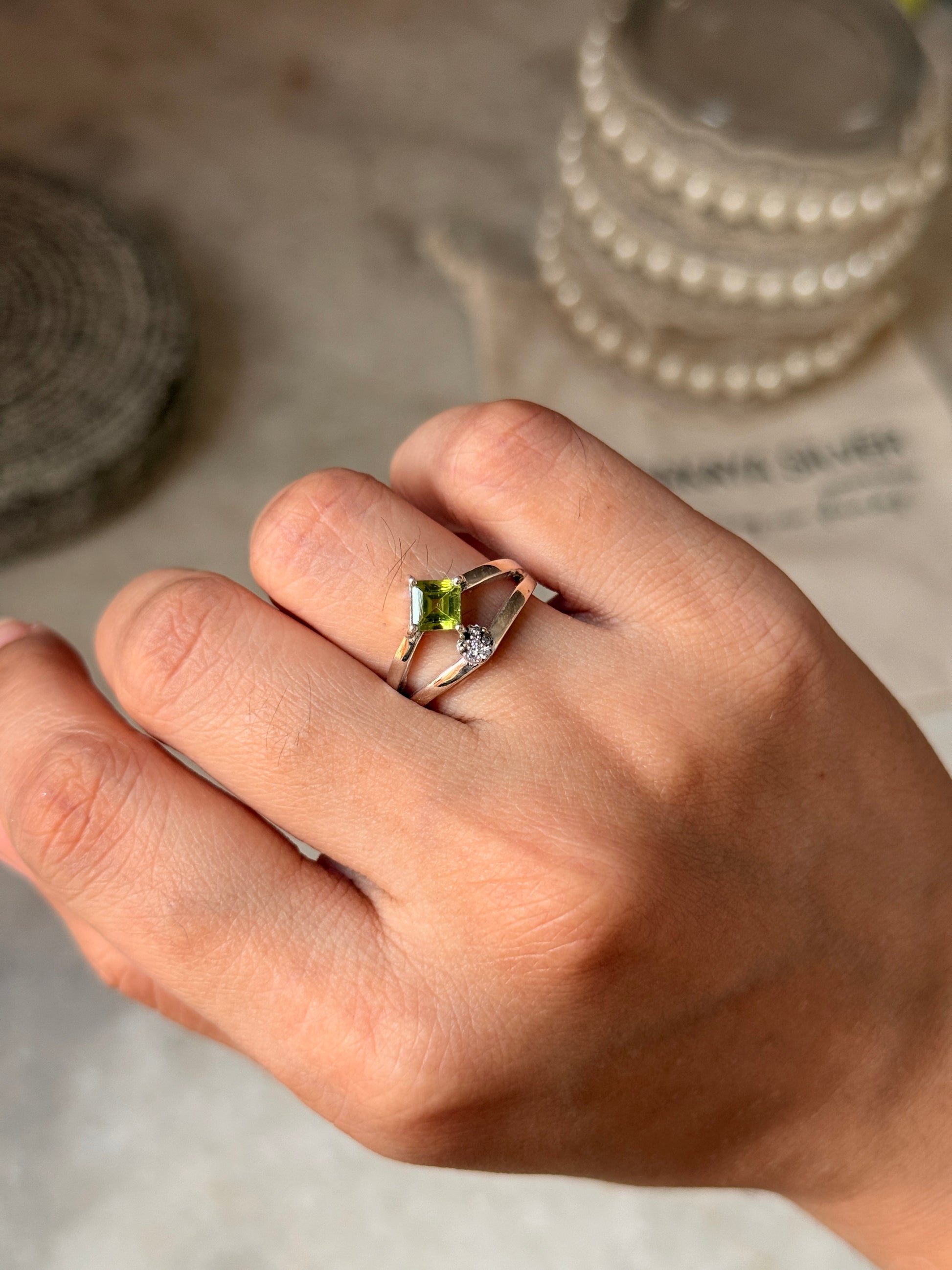 Classic 925 sterling silver peridot and white topaz ring