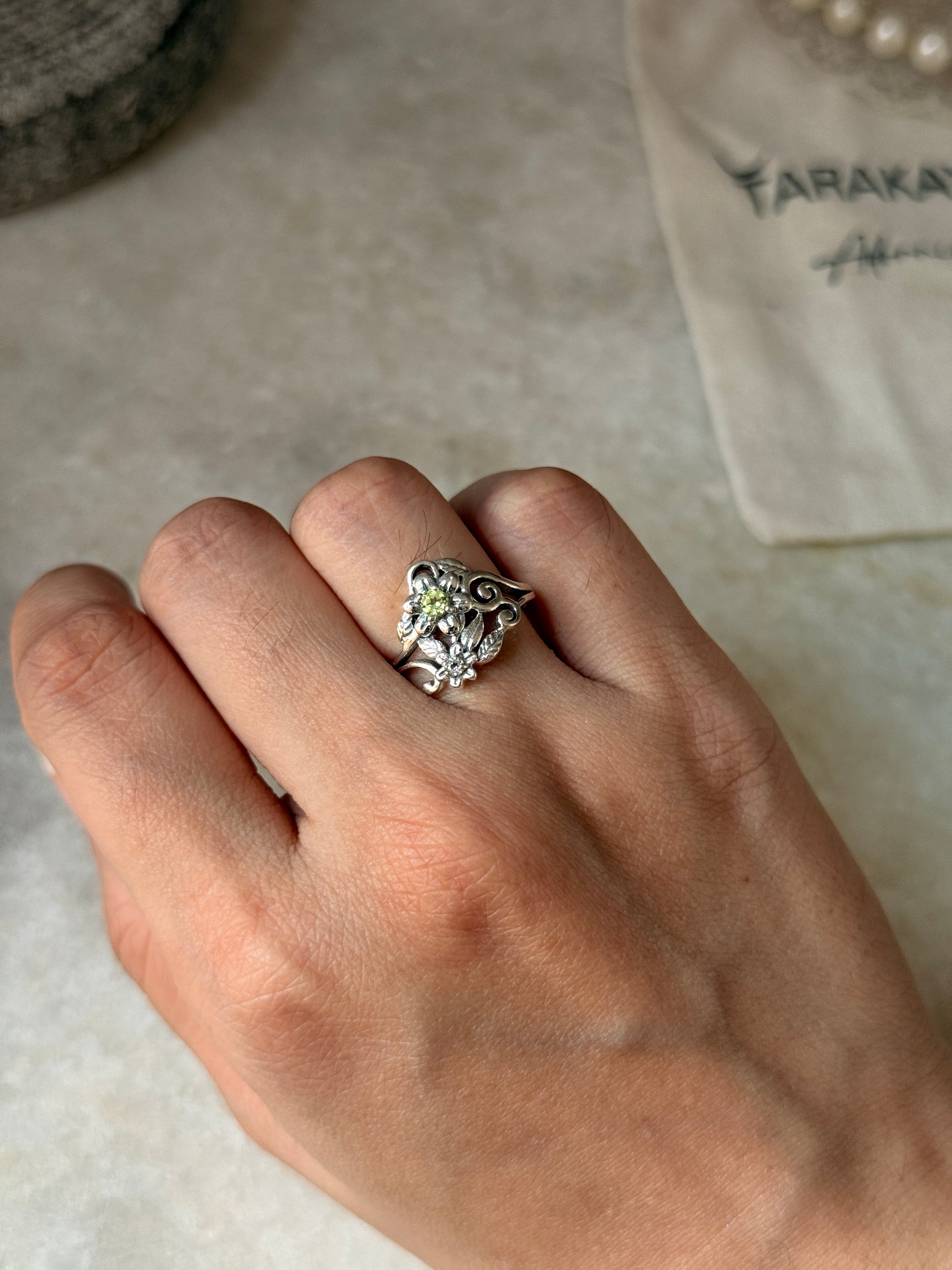 925 sterling silver peridot leaf forest ring