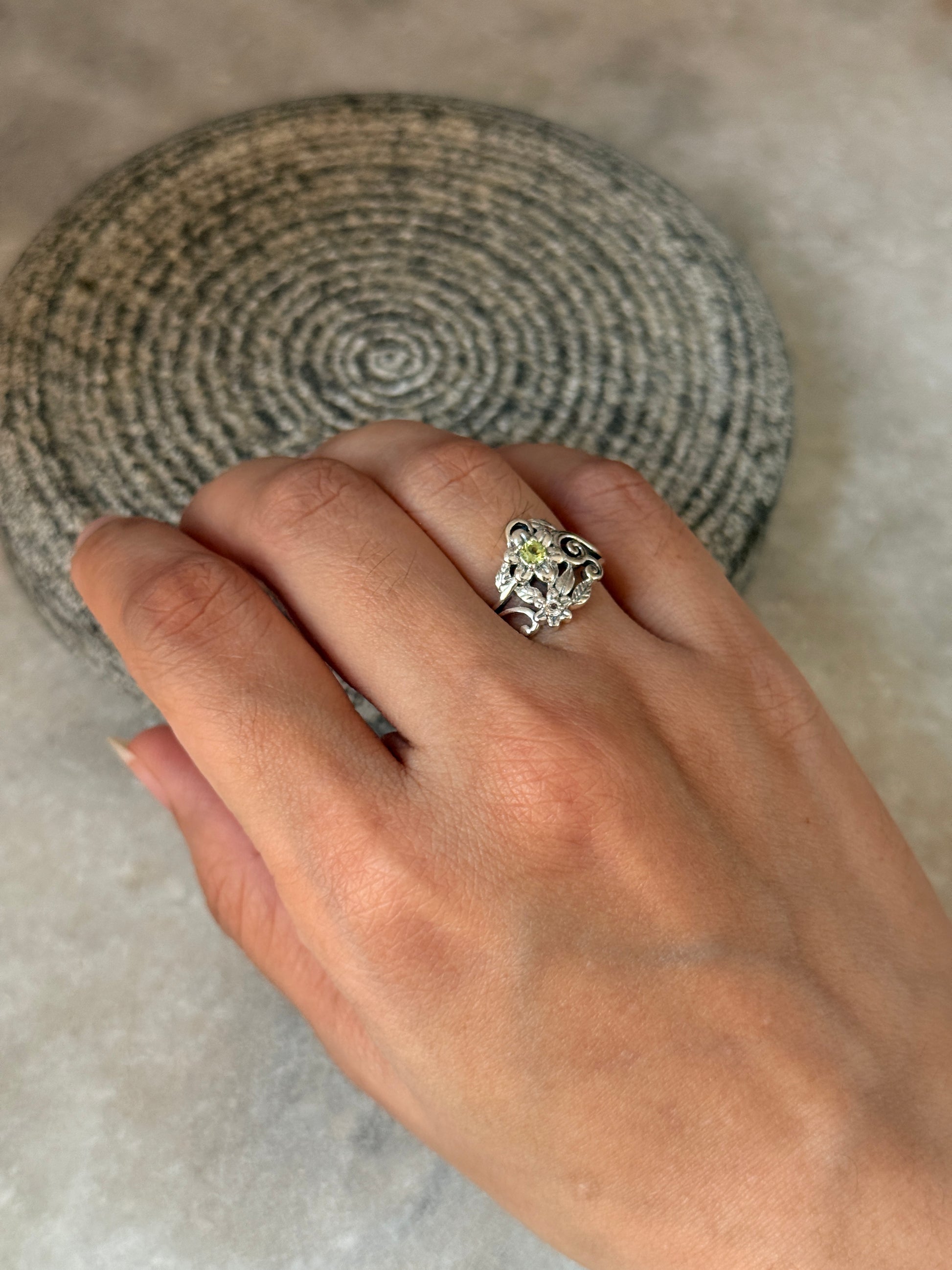 925 Sterling silver ring with peridot leaf forest design