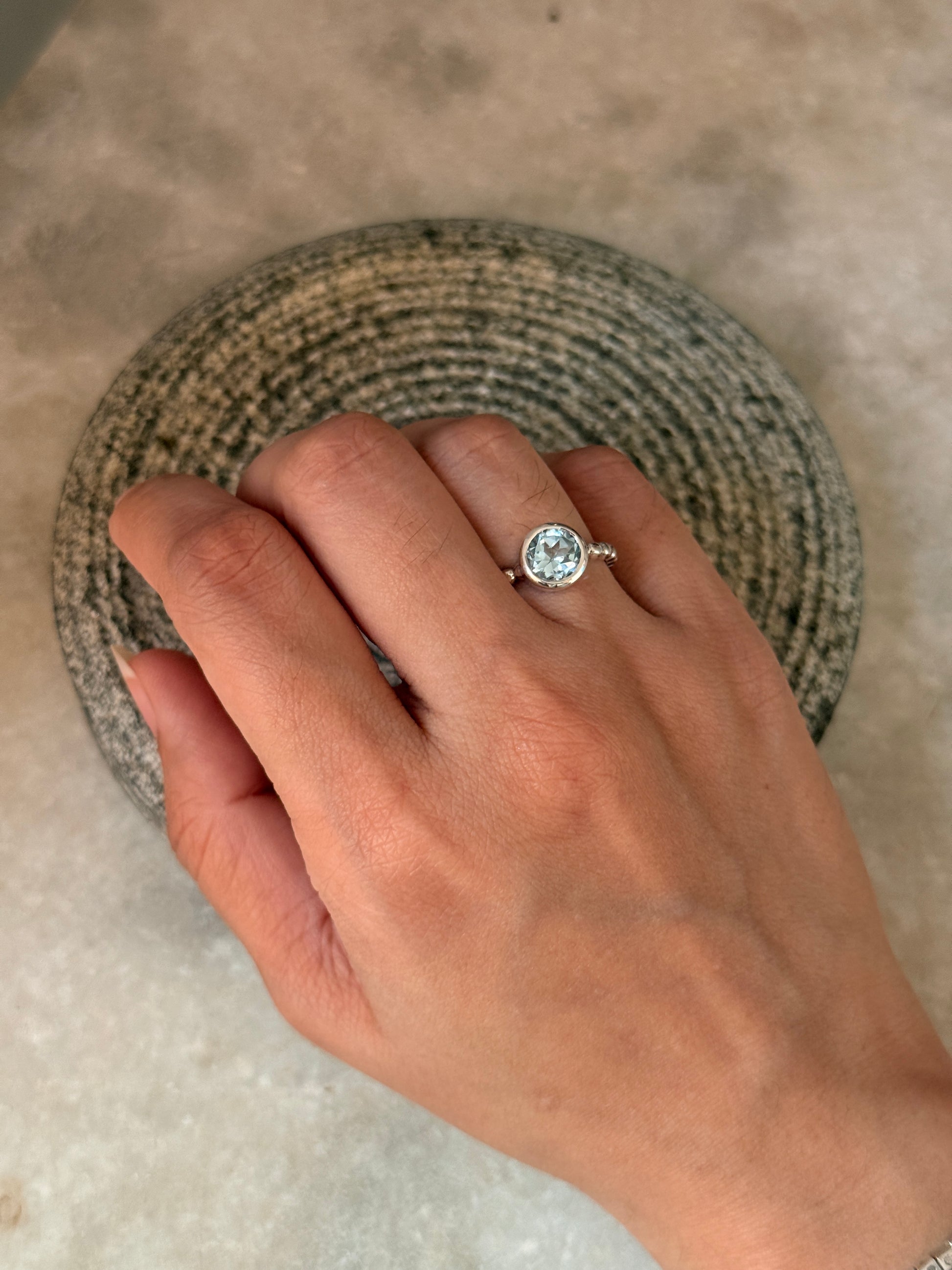 classic 925 sterling silver blue topaz round dot band ring