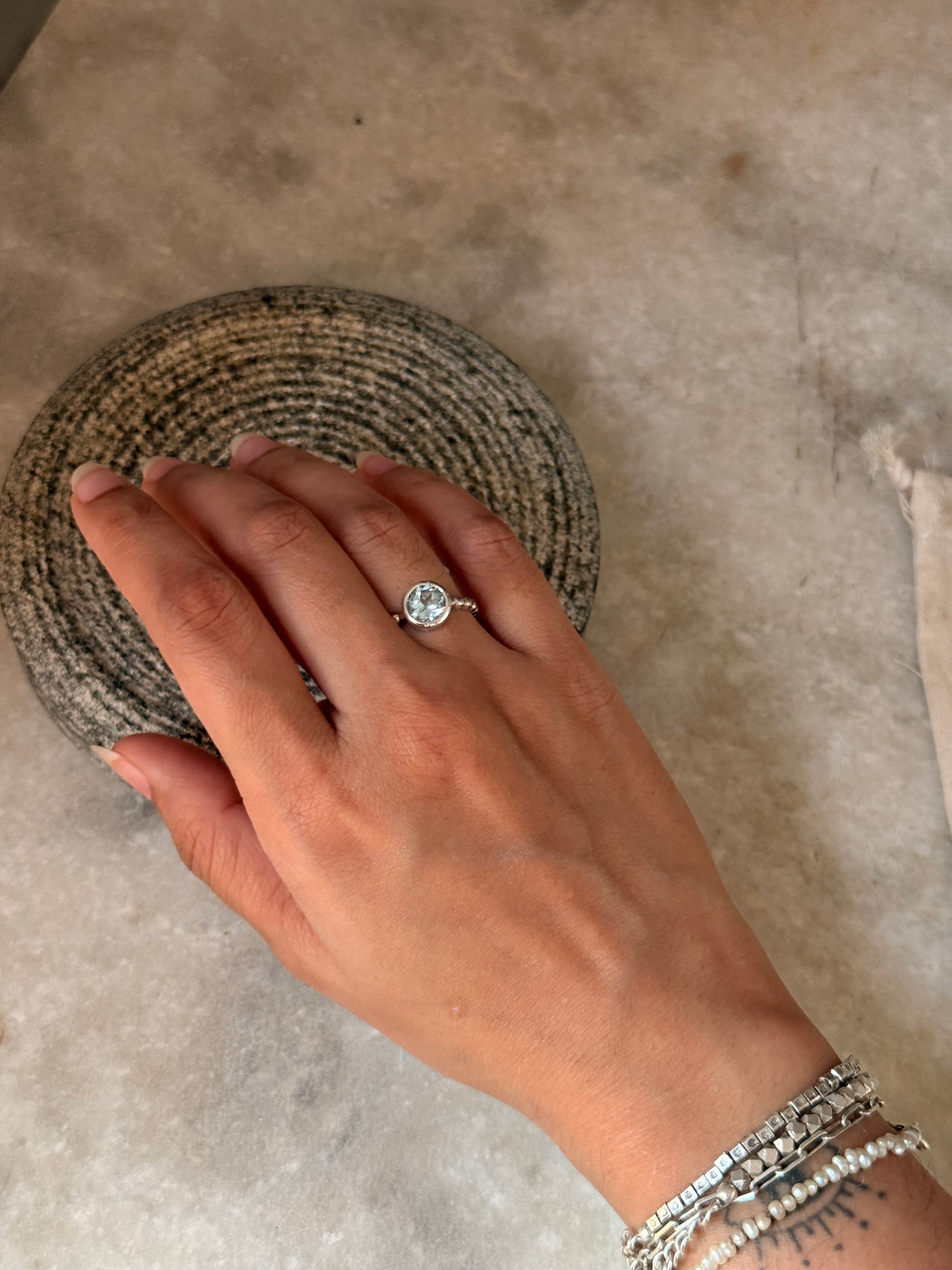 natural blue topaz round gemstone 925 sterling silver dot band ring