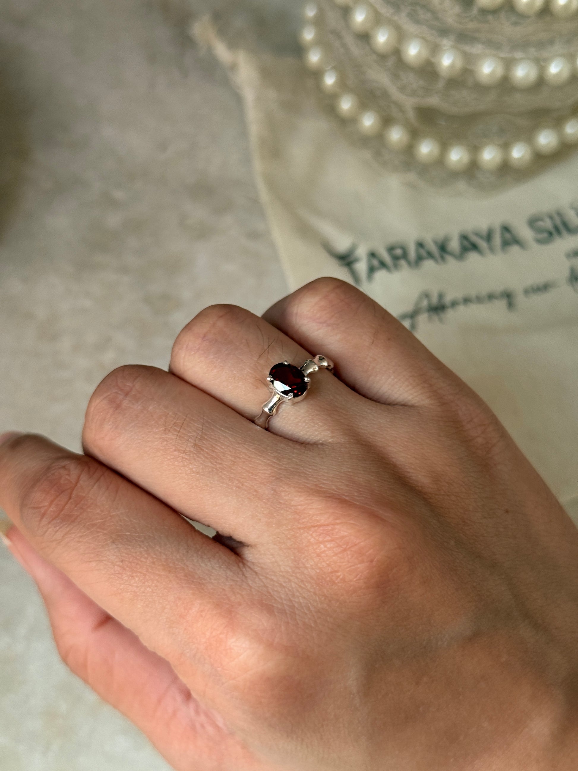 Deep red garnet oval vintage style 925 sterling silver ring  