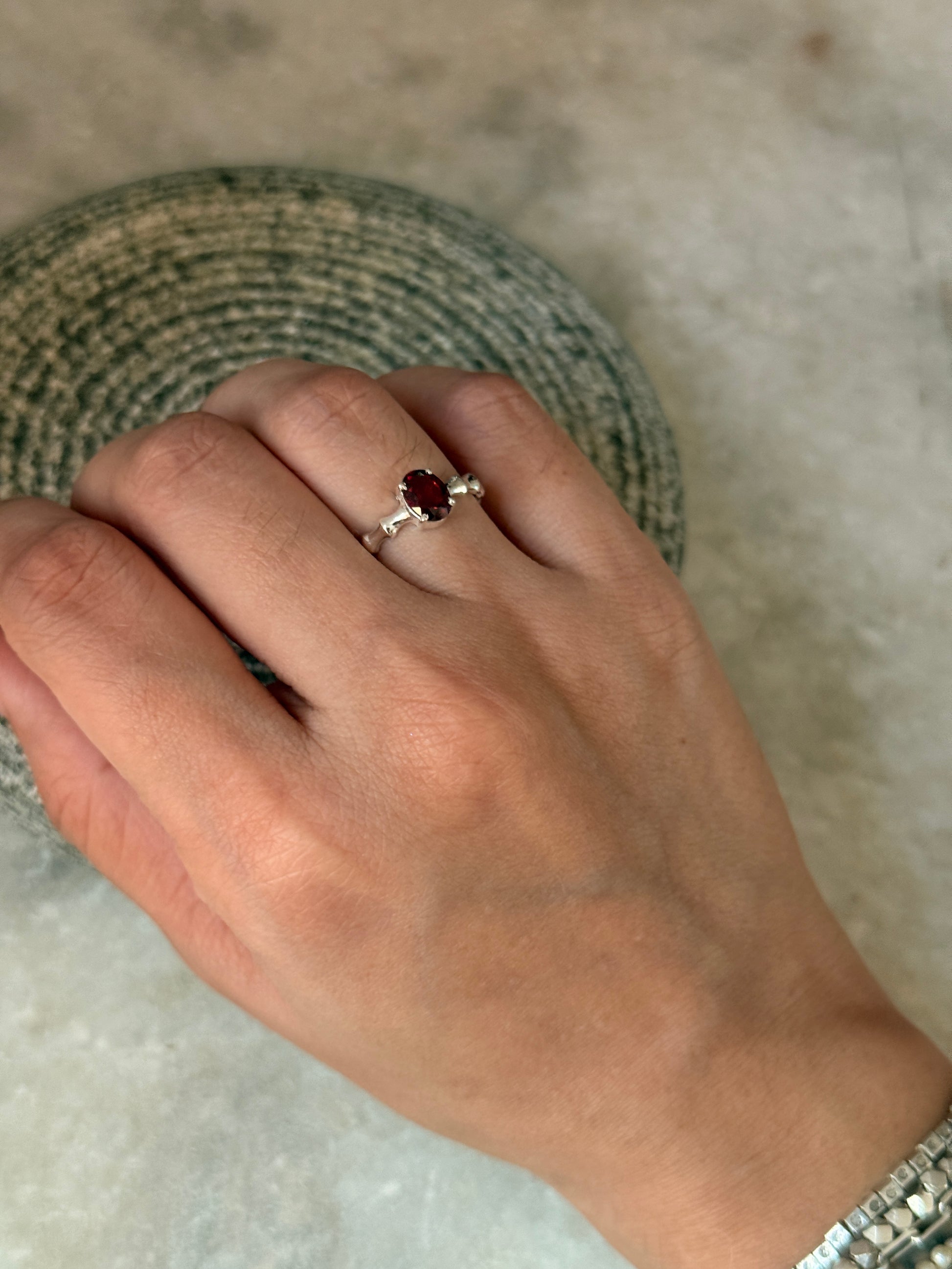 Handmade 925 sterling silver garnet oval vintage ring