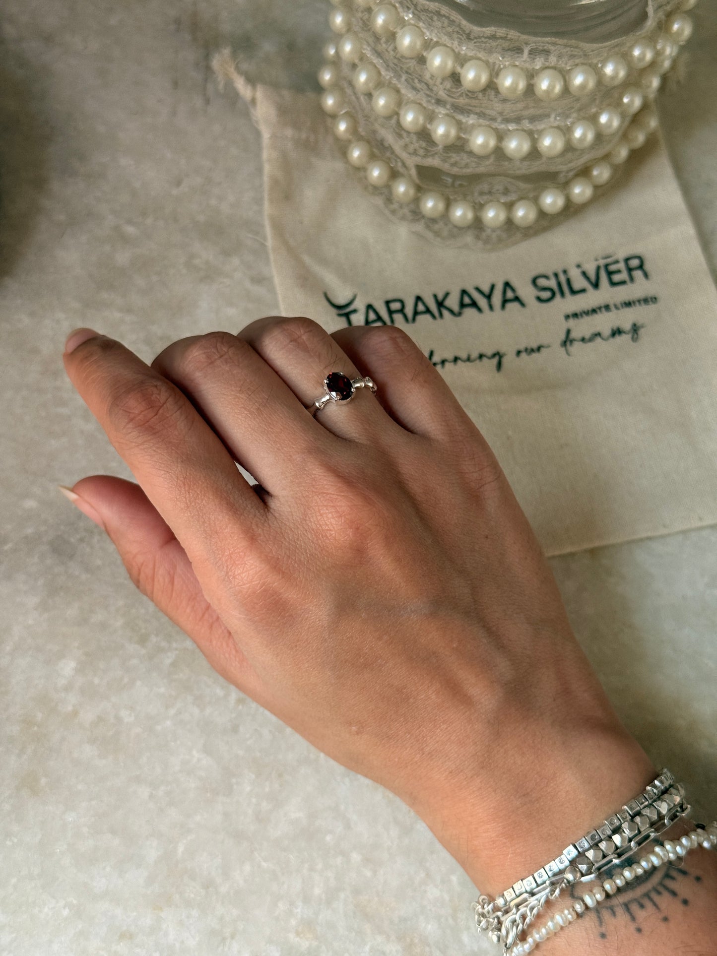 Antique look 925 sterling silver garnet oval ring  