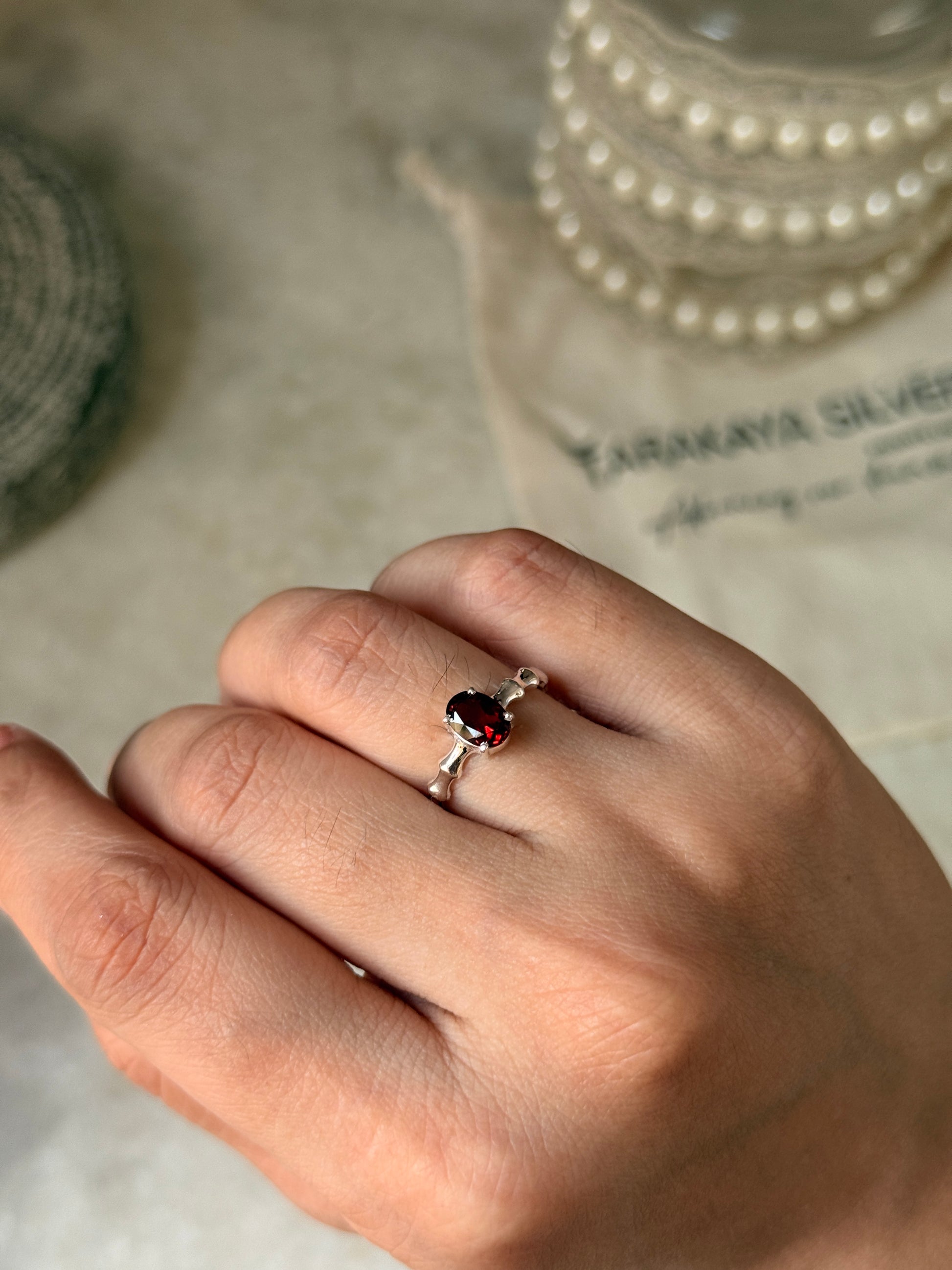  Garnet oval cut vintage ring in 925 sterling silver