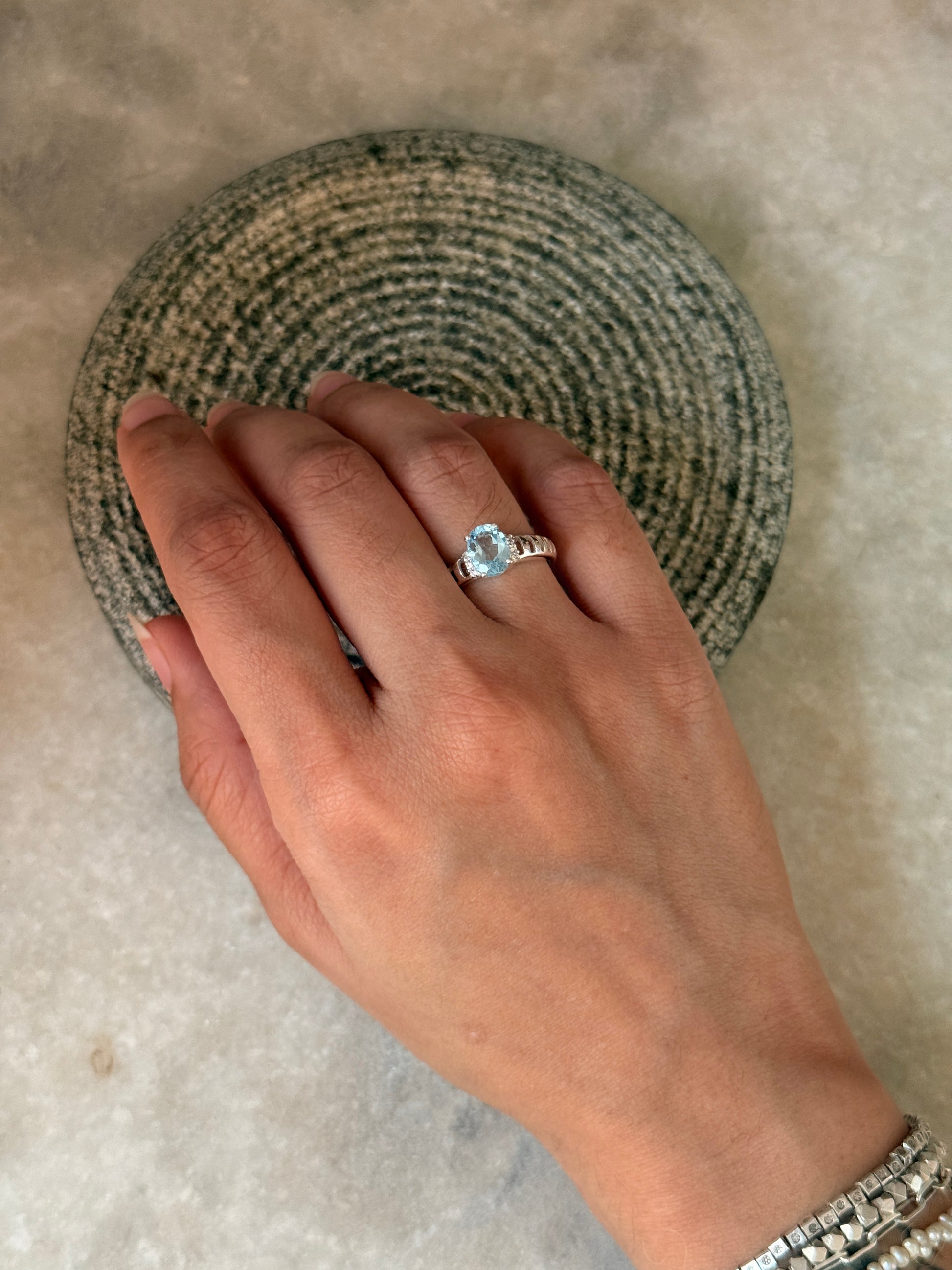 Classic 925 sterling silver blue topaz oval gemstone ring