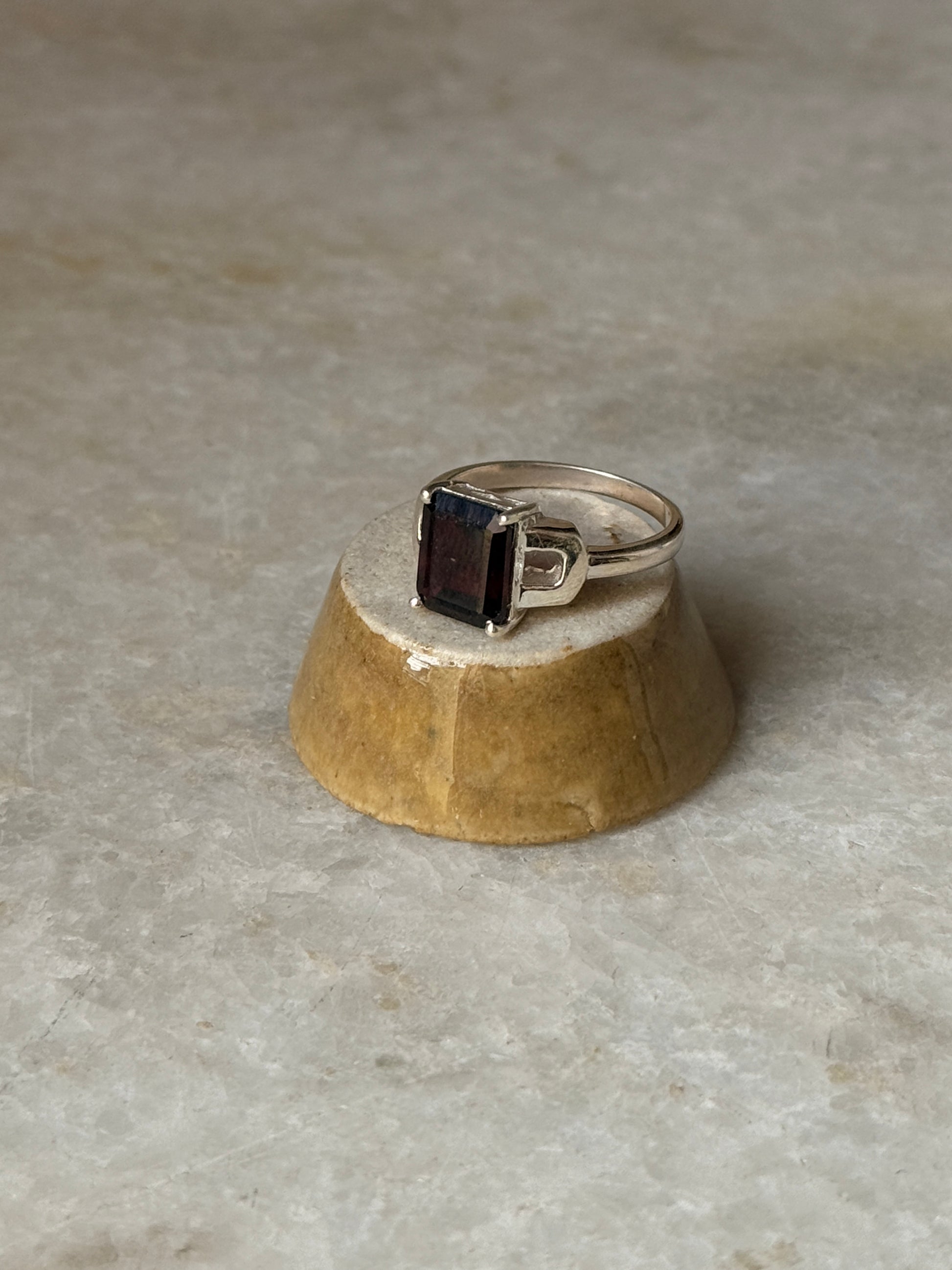 Deep red garnet rectangular 925 sterling silver ring  