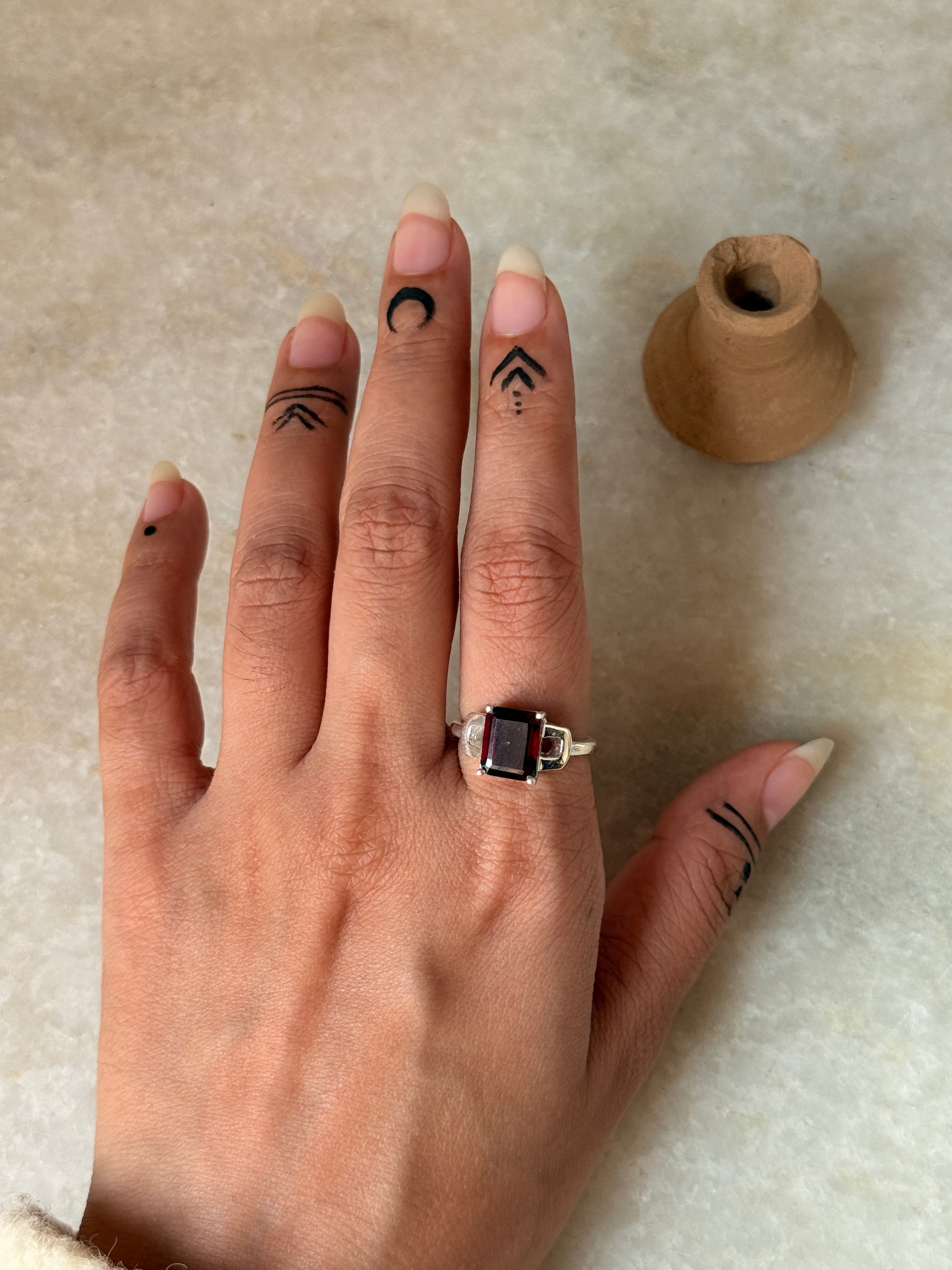 Vintage style 925 sterling silver garnet rectangle ring