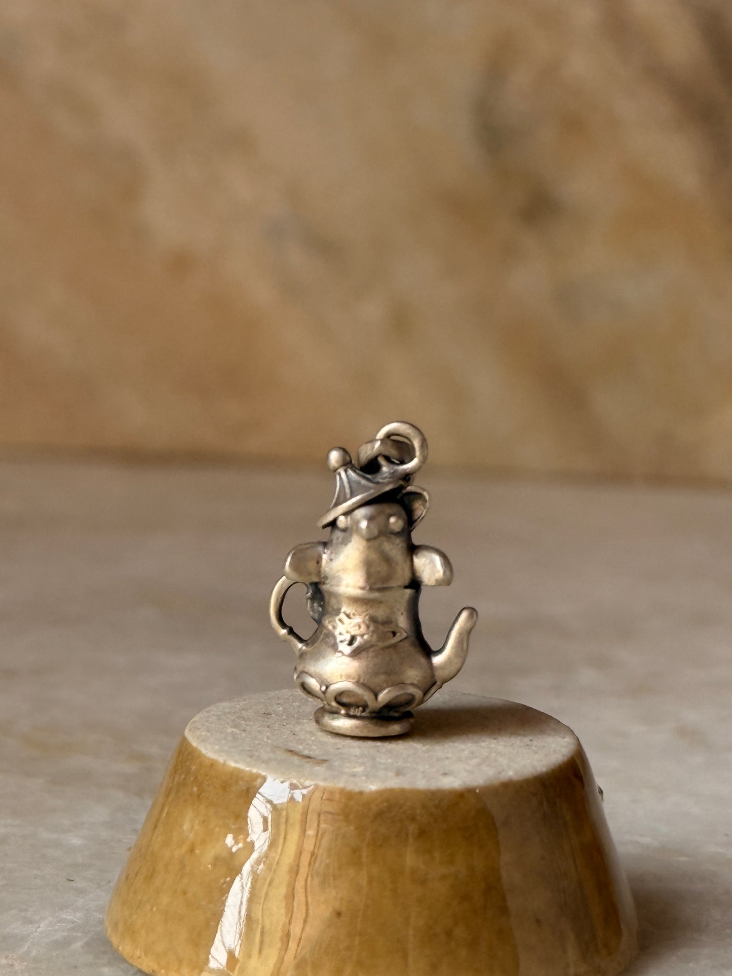 traditional tea kettle design 925 sterling silver pendant  