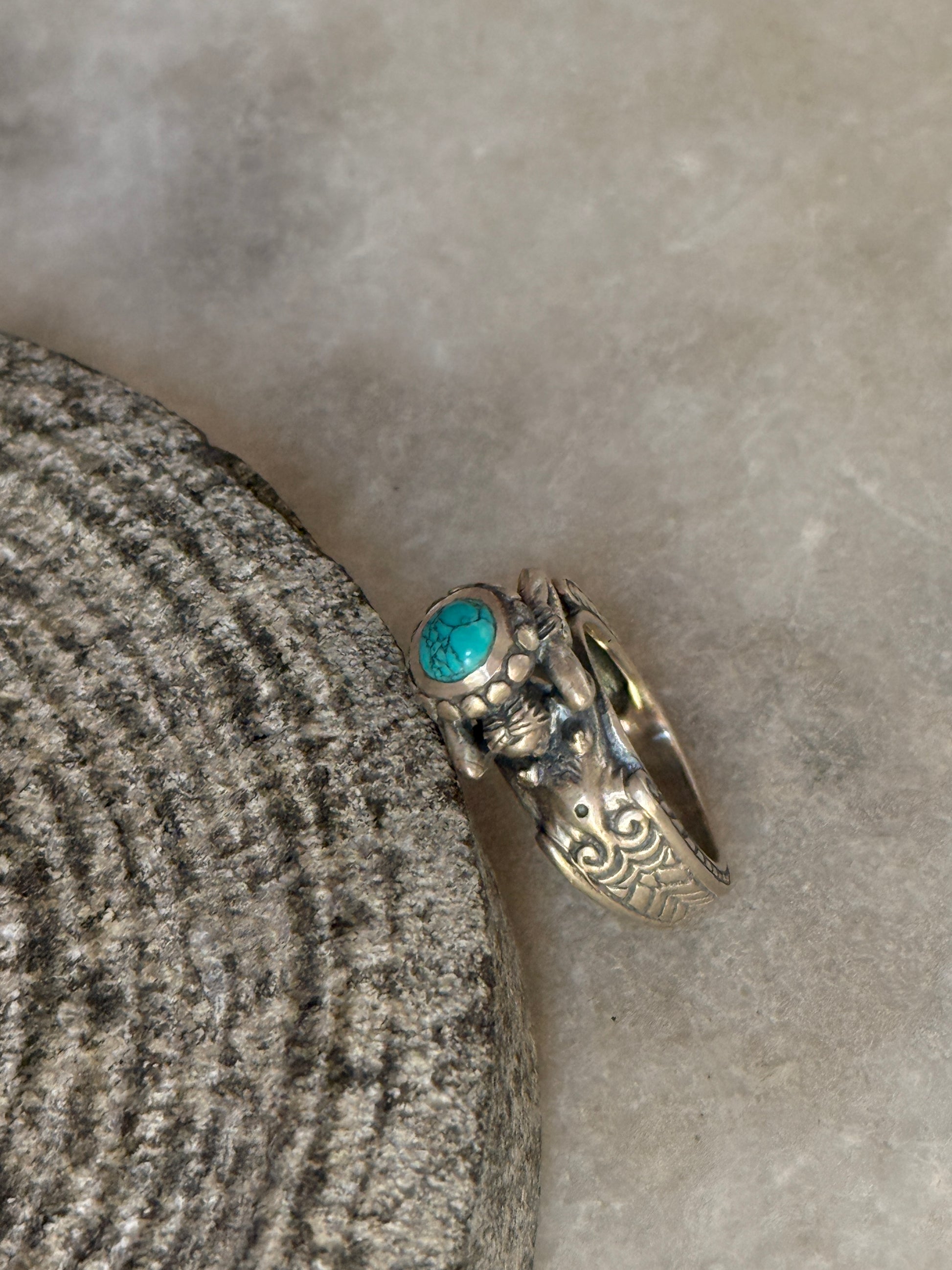 vintage-inspired twin sirens faux turquoise 925 sterling silver ring  