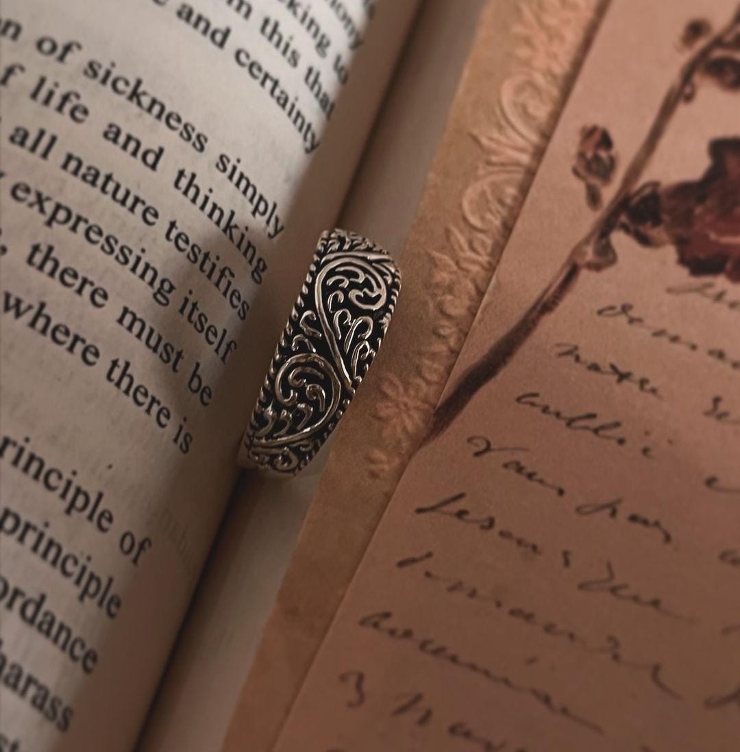 Antique Style Thick Band Silver Ring with Vintage Motif