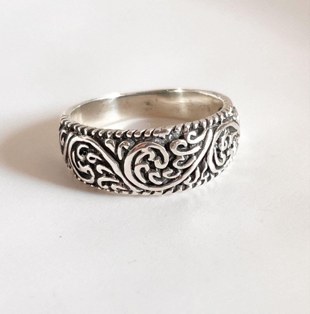 Chunky Silver 925 Ring with Vintage Motif and Thick Band