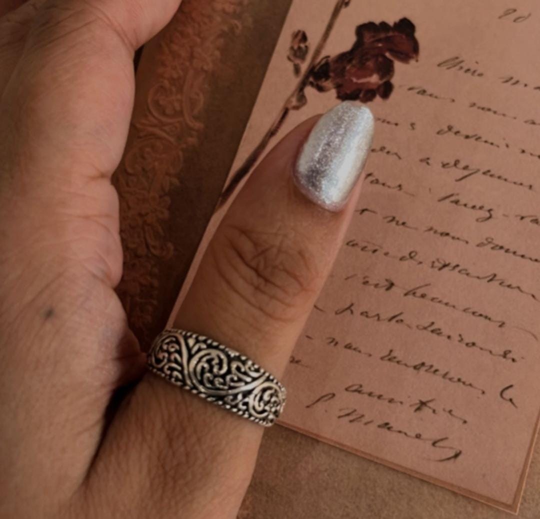 Timeless Vintage Motif Silver 925 Band Ring