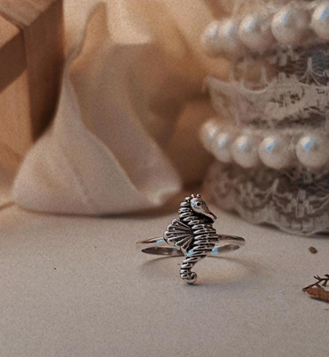 Sterling silver ring featuring a detailed seahorse motif