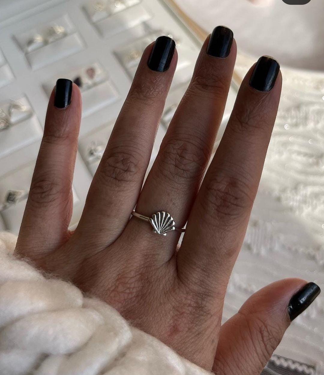 Unique shell motif ring in sterling silver